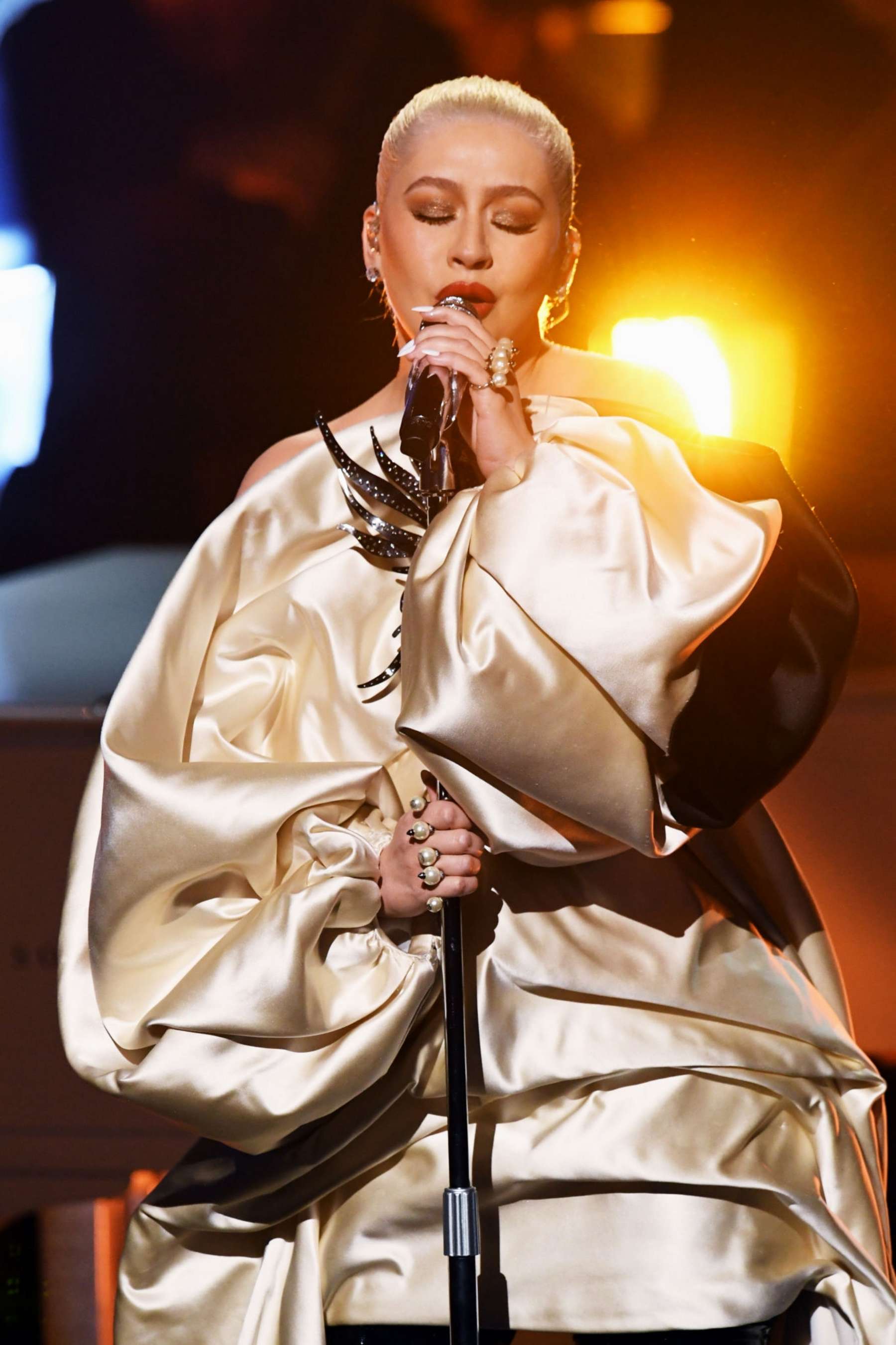 Christina_Aguilera_-_Performs_at_2019_American_Music_Awards_at_Microsoft_Theater_on_November_242C_2019-05.jpg