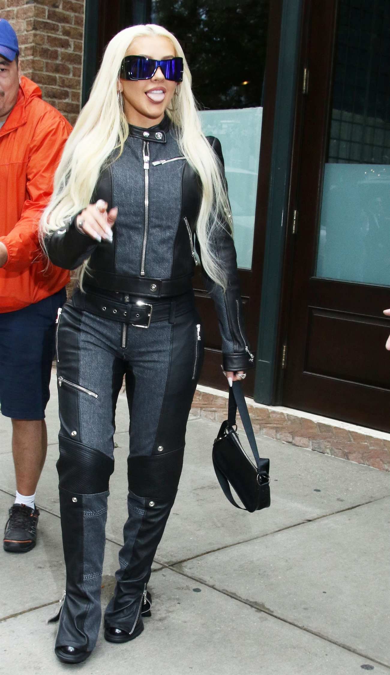 Christina_Aguilera_-_Seen_leaving_her_hotel_in_New_York_-_June_232C_2023_23.jpg
