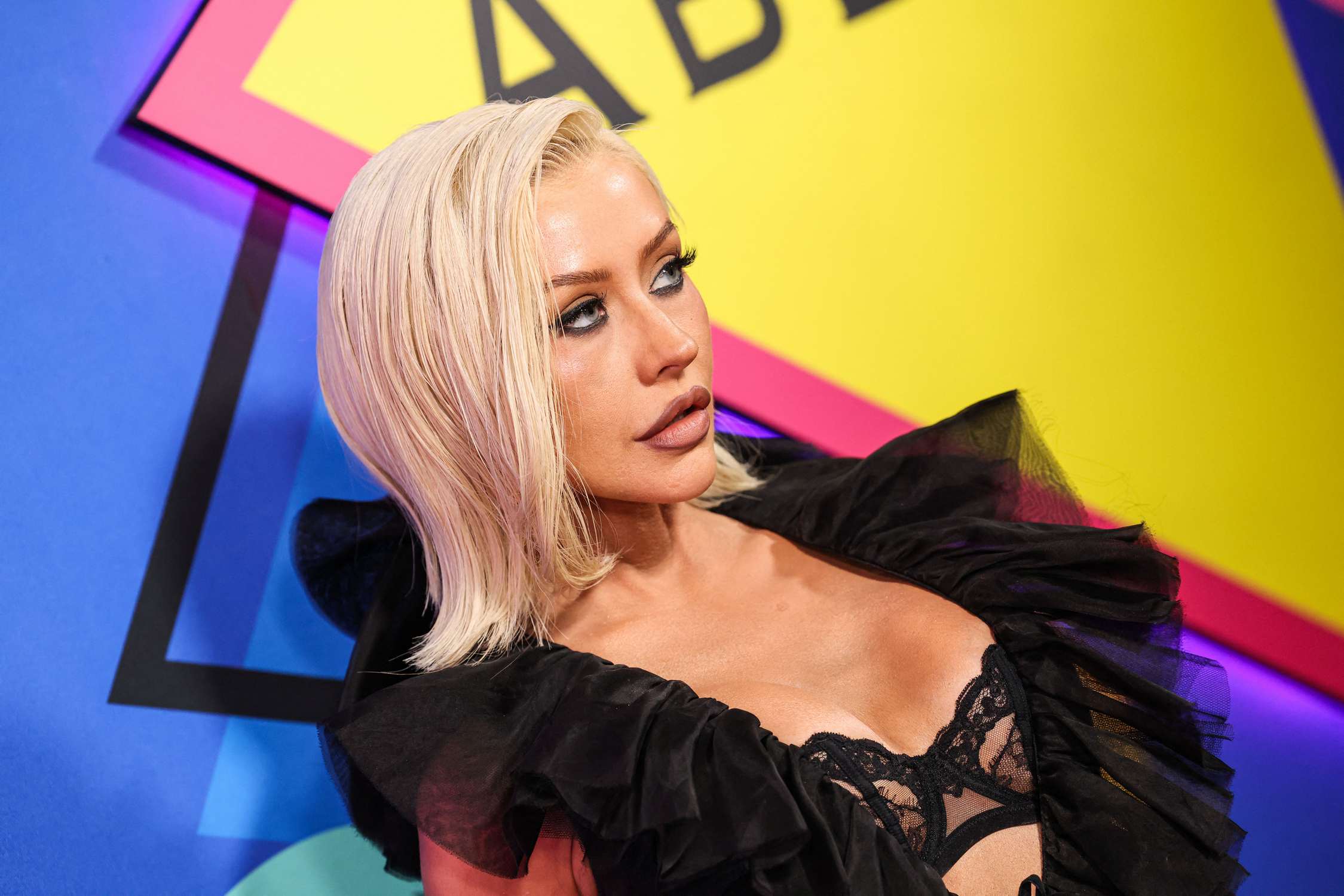 Christina_Aguilera_-_The_Abbey_s_35th_Anniversary_at_The_Abbey_May_202C_2026_23.jpg