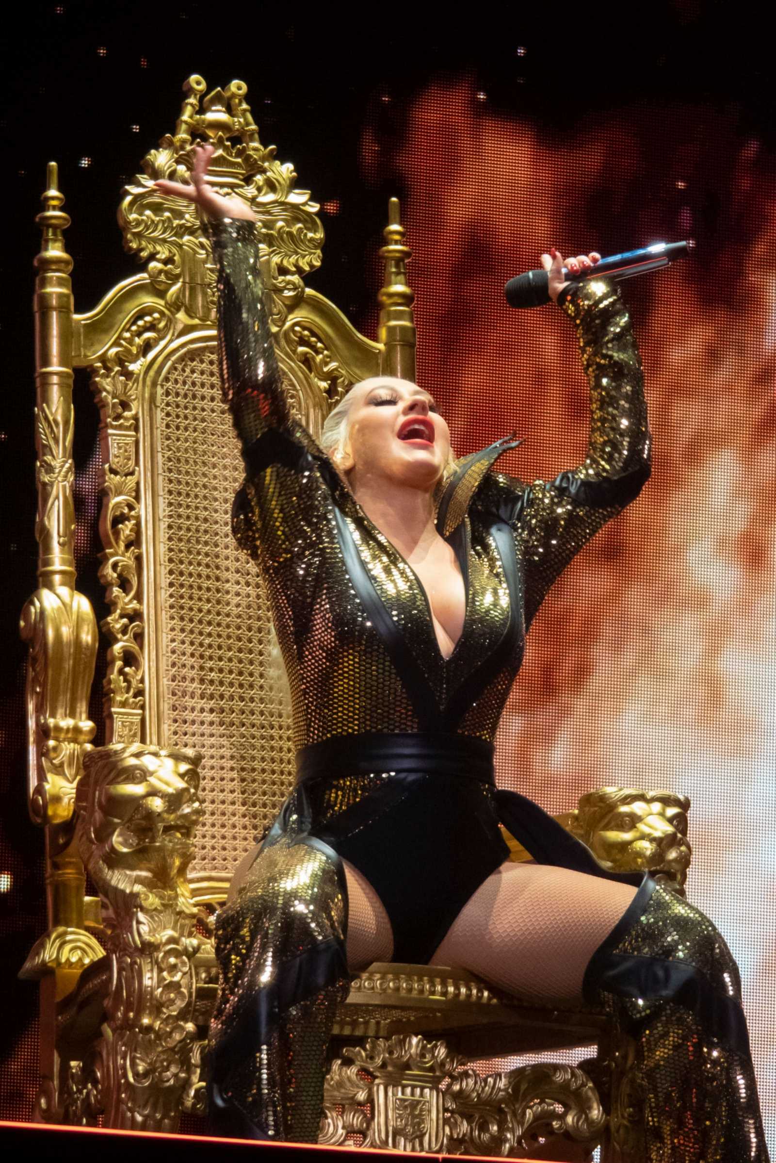 Christina_Aguilera_-_The_X_Tour_in_London2C_England_November_102C_2019-21.jpg