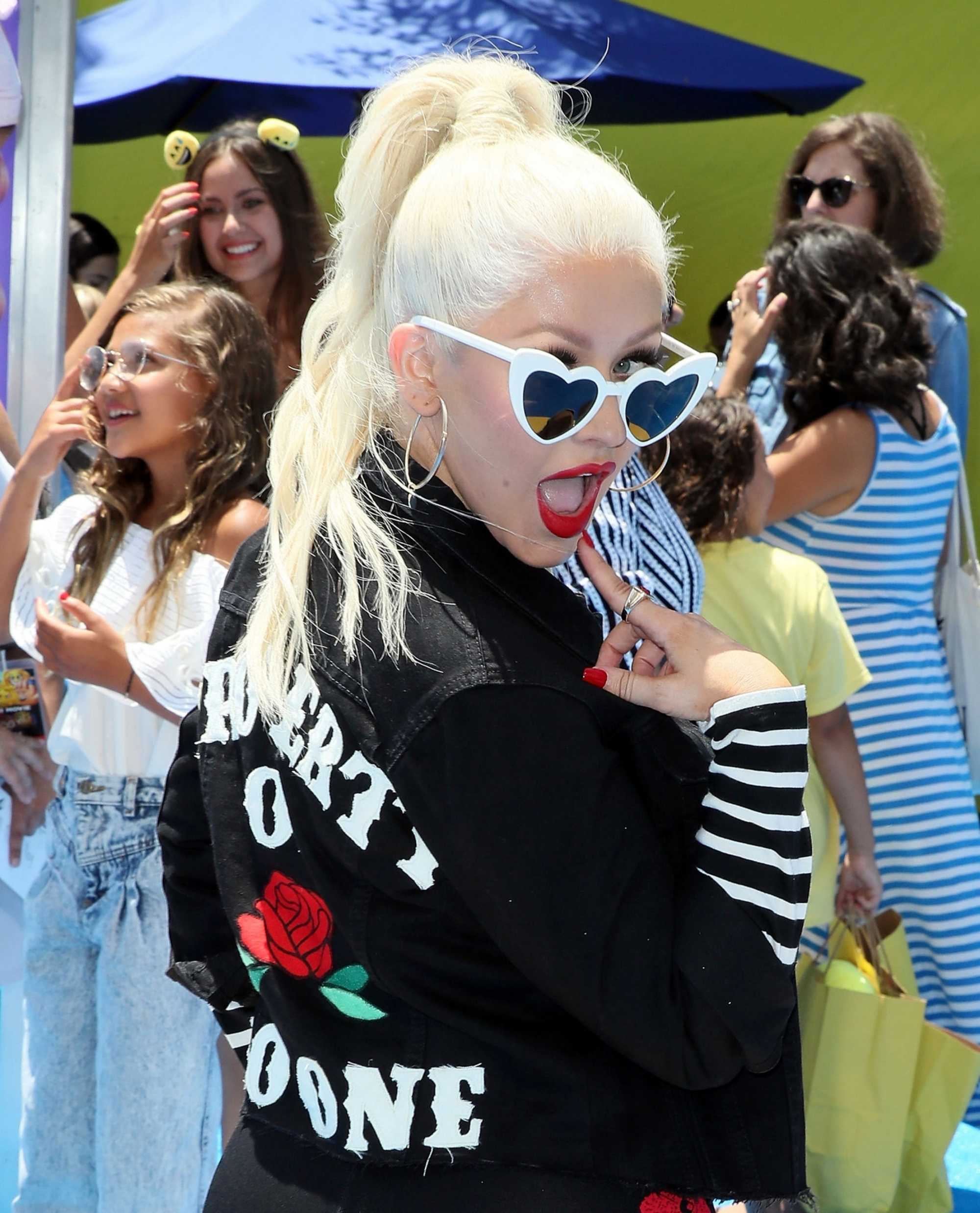 Christina_Aguilera_-__Emoji__Premiere_in_Los_Angeles_on_July_23-06.jpg