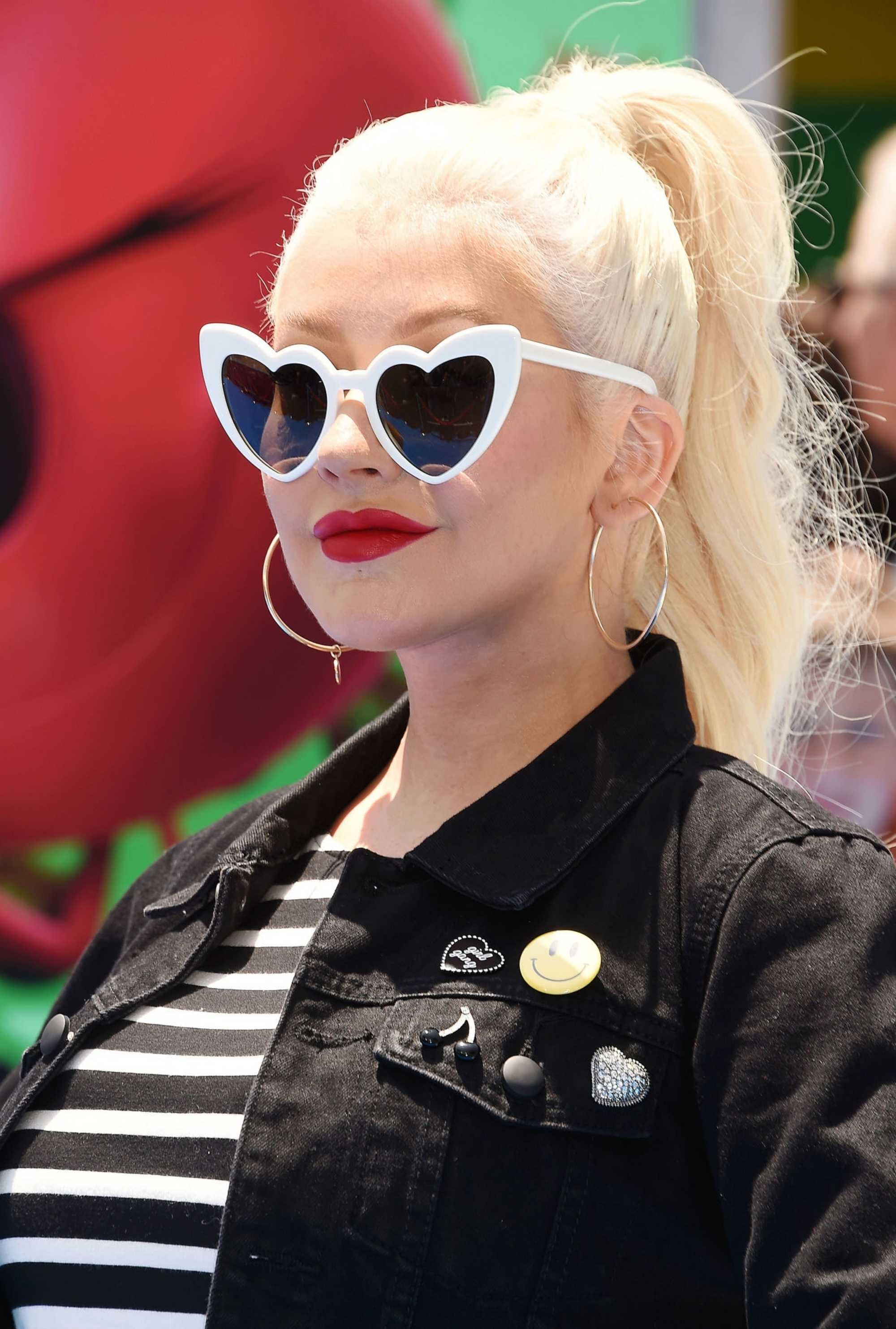 Christina_Aguilera_-__Emoji__Premiere_in_Los_Angeles_on_July_23-104.jpg