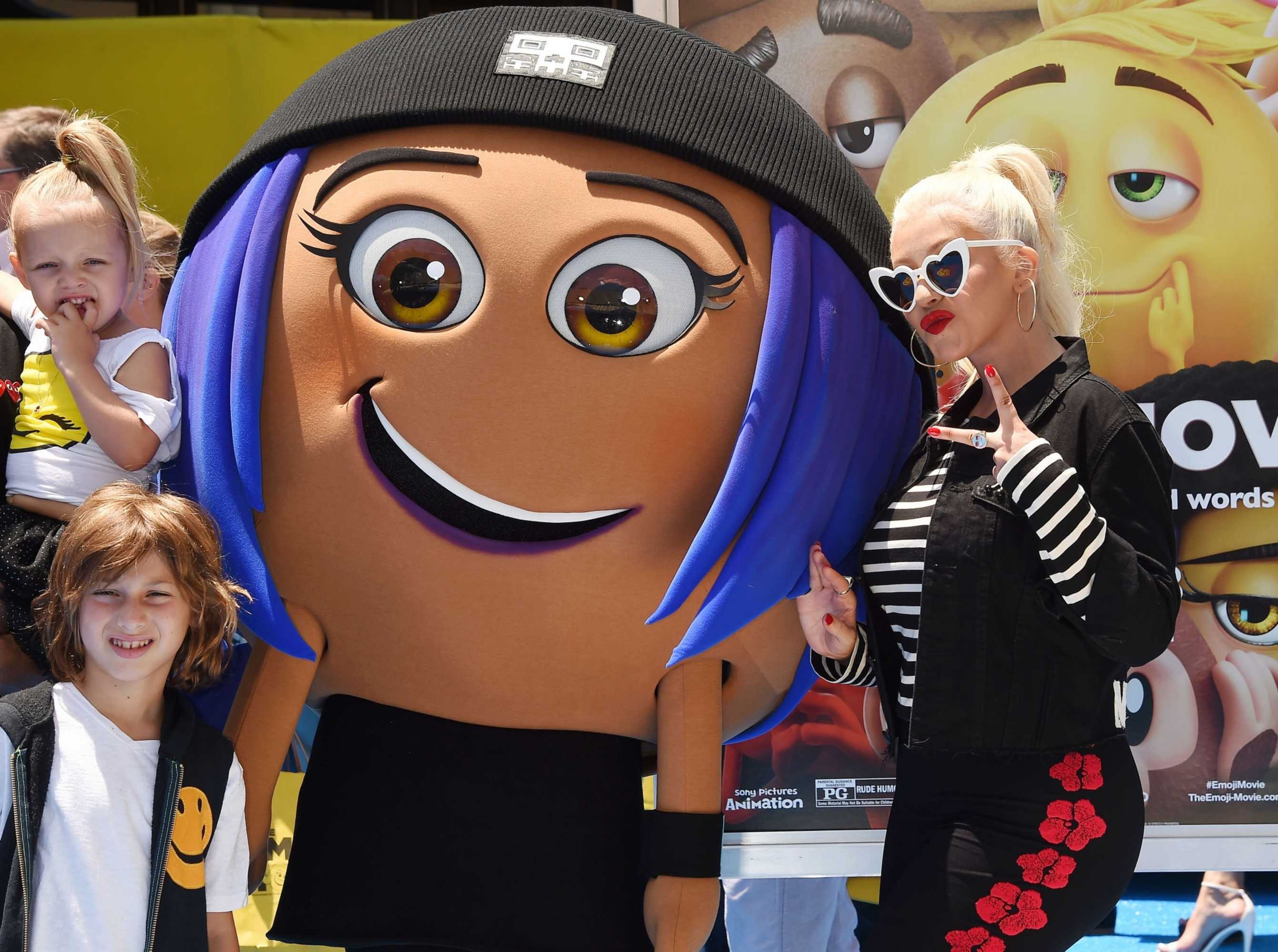 Christina_Aguilera_-__Emoji__Premiere_in_Los_Angeles_on_July_23-107.jpg