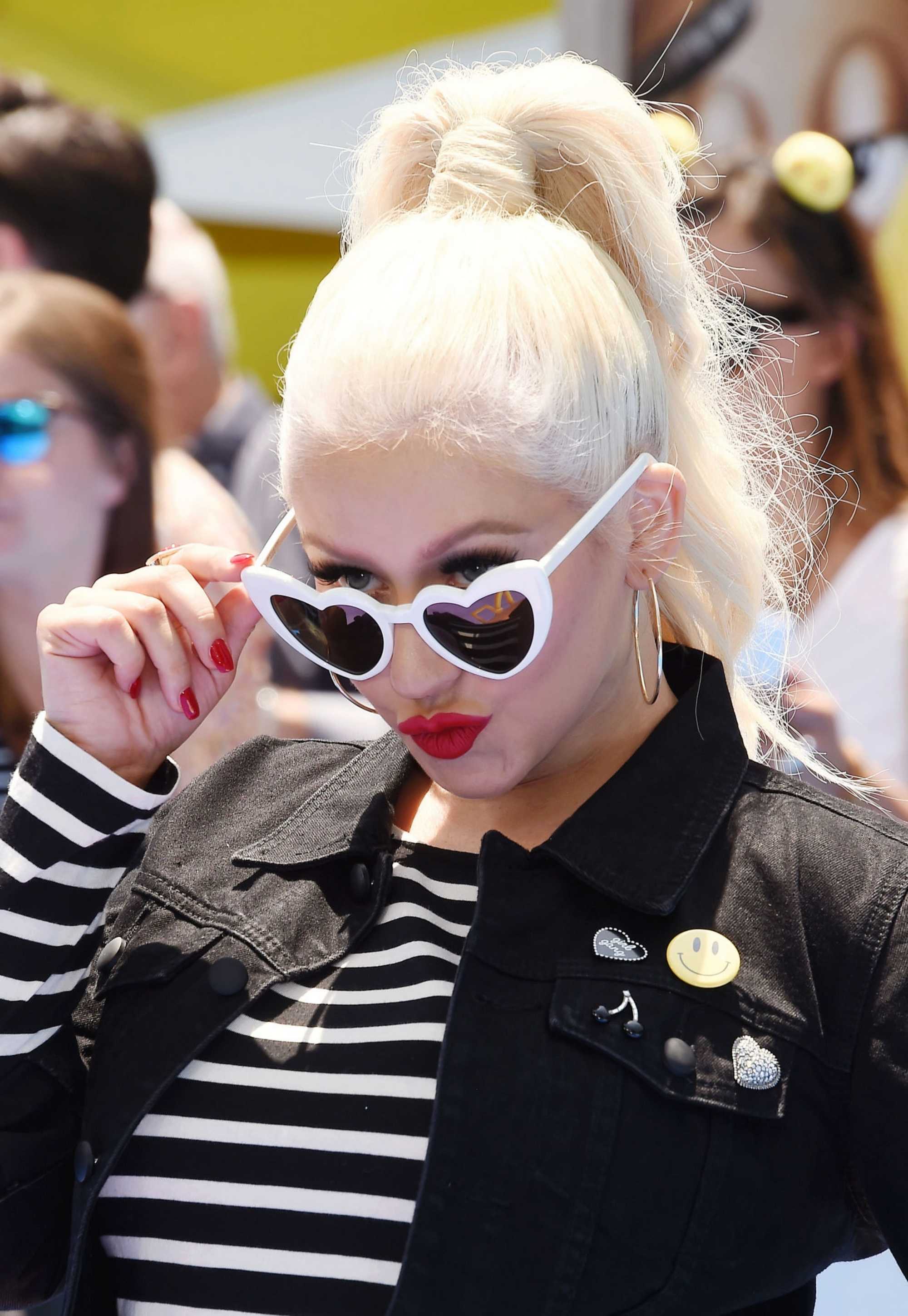 Christina_Aguilera_-__Emoji__Premiere_in_Los_Angeles_on_July_23-111.jpg