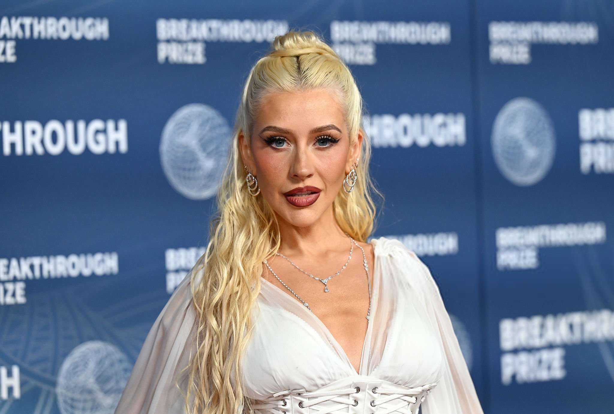 Christina_Aguilera_-_attends_the_11th_Breakthrough_Prize_Ceremony2C_Santa_Monica_CA_-_April_52C_2025_03.jpg