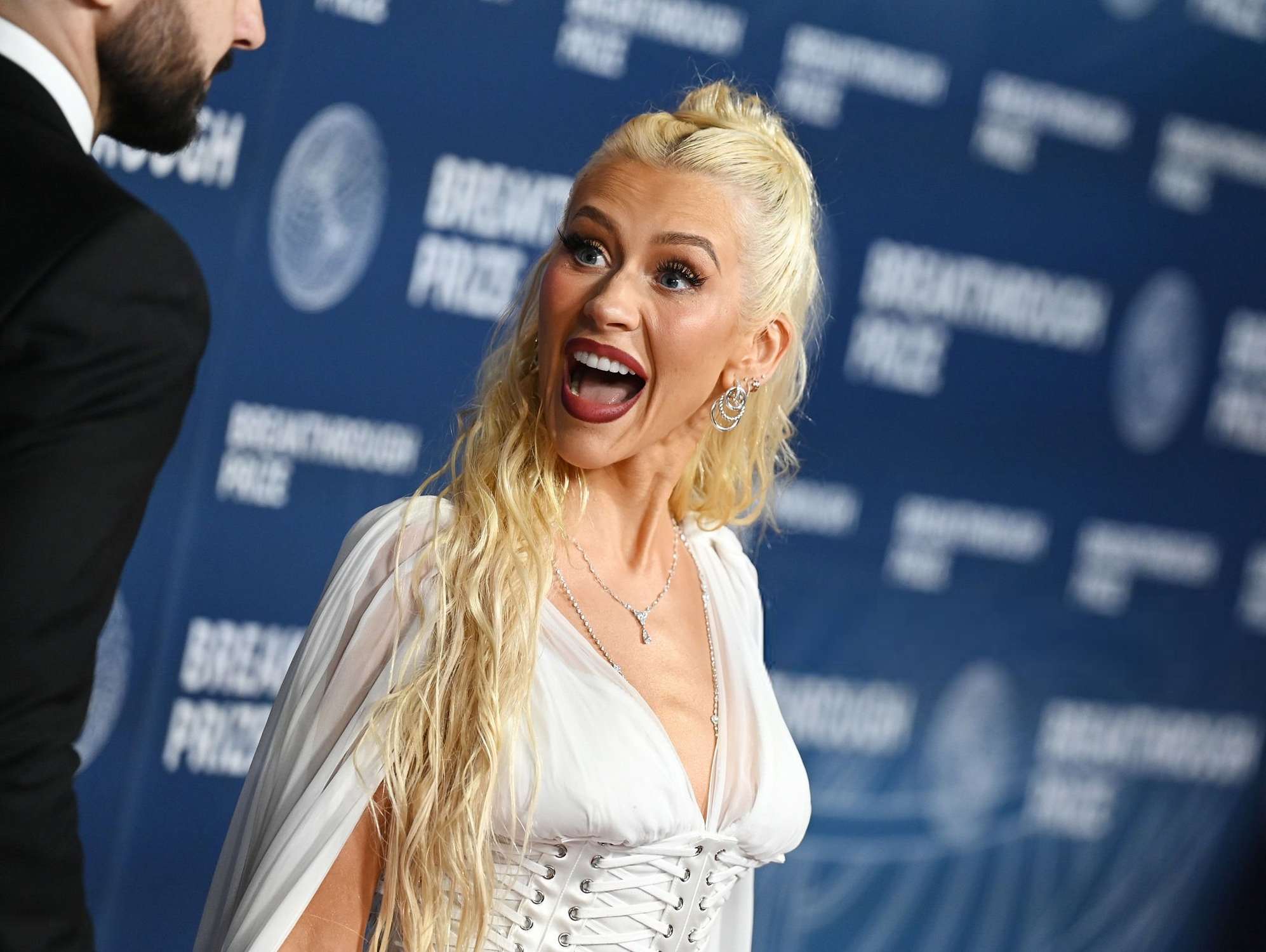 Christina_Aguilera_-_attends_the_11th_Breakthrough_Prize_Ceremony2C_Santa_Monica_CA_-_April_52C_2025_12.jpg