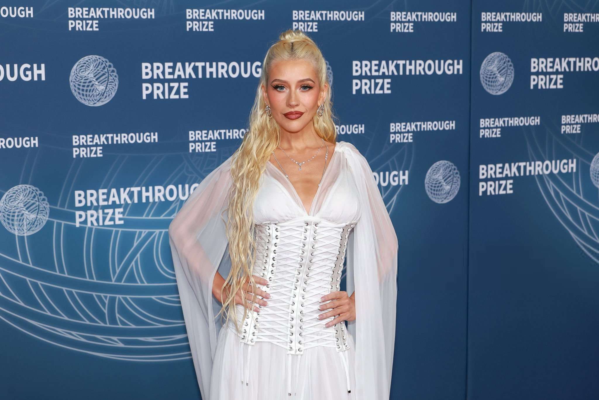 Christina_Aguilera_-_attends_the_11th_Breakthrough_Prize_Ceremony2C_Santa_Monica_CA_-_April_52C_2025_18.jpg