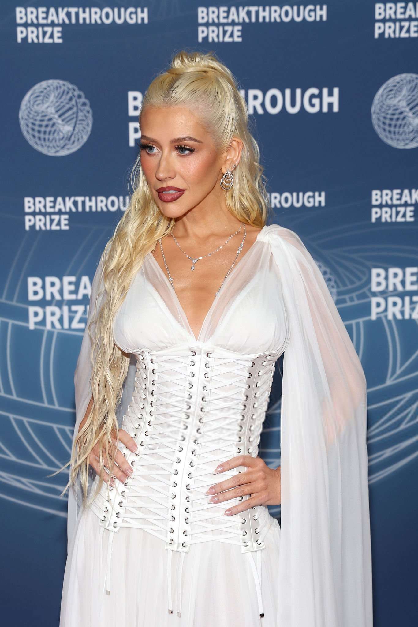 Christina_Aguilera_-_attends_the_11th_Breakthrough_Prize_Ceremony2C_Santa_Monica_CA_-_April_52C_2025_27.jpg