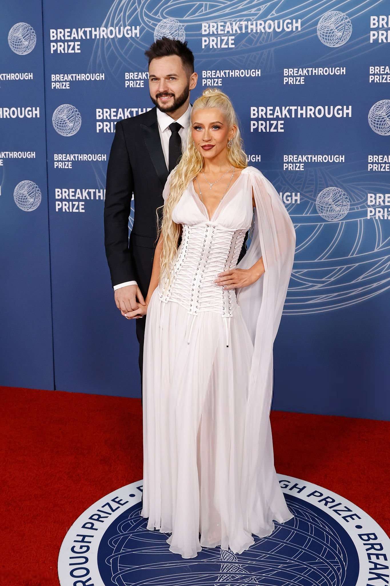 Christina_Aguilera_-_attends_the_11th_Breakthrough_Prize_Ceremony2C_Santa_Monica_CA_-_April_52C_2025_47.jpg