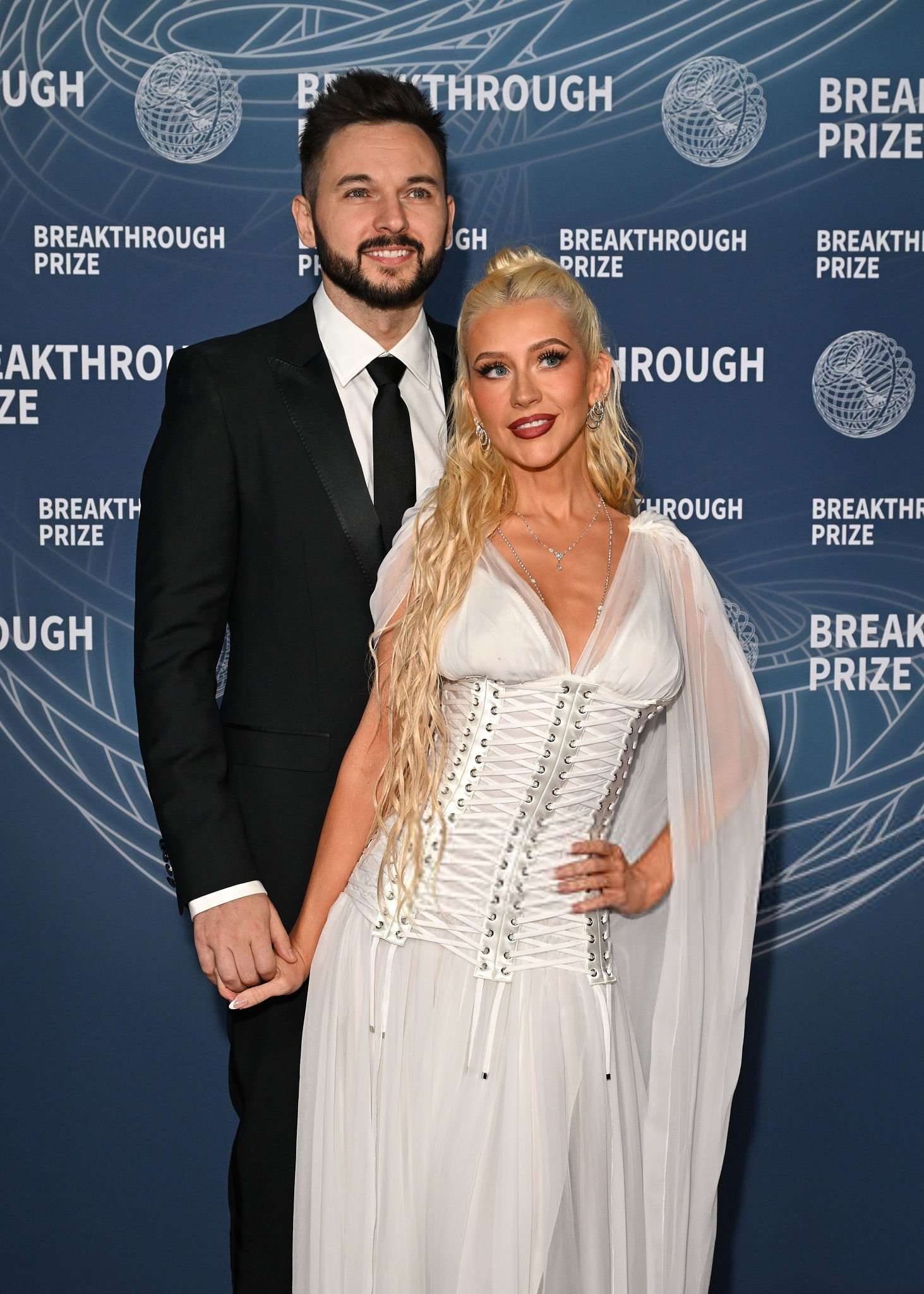 Christina_Aguilera_-_attends_the_11th_Breakthrough_Prize_Ceremony2C_Santa_Monica_CA_-_April_52C_2025_54.jpg