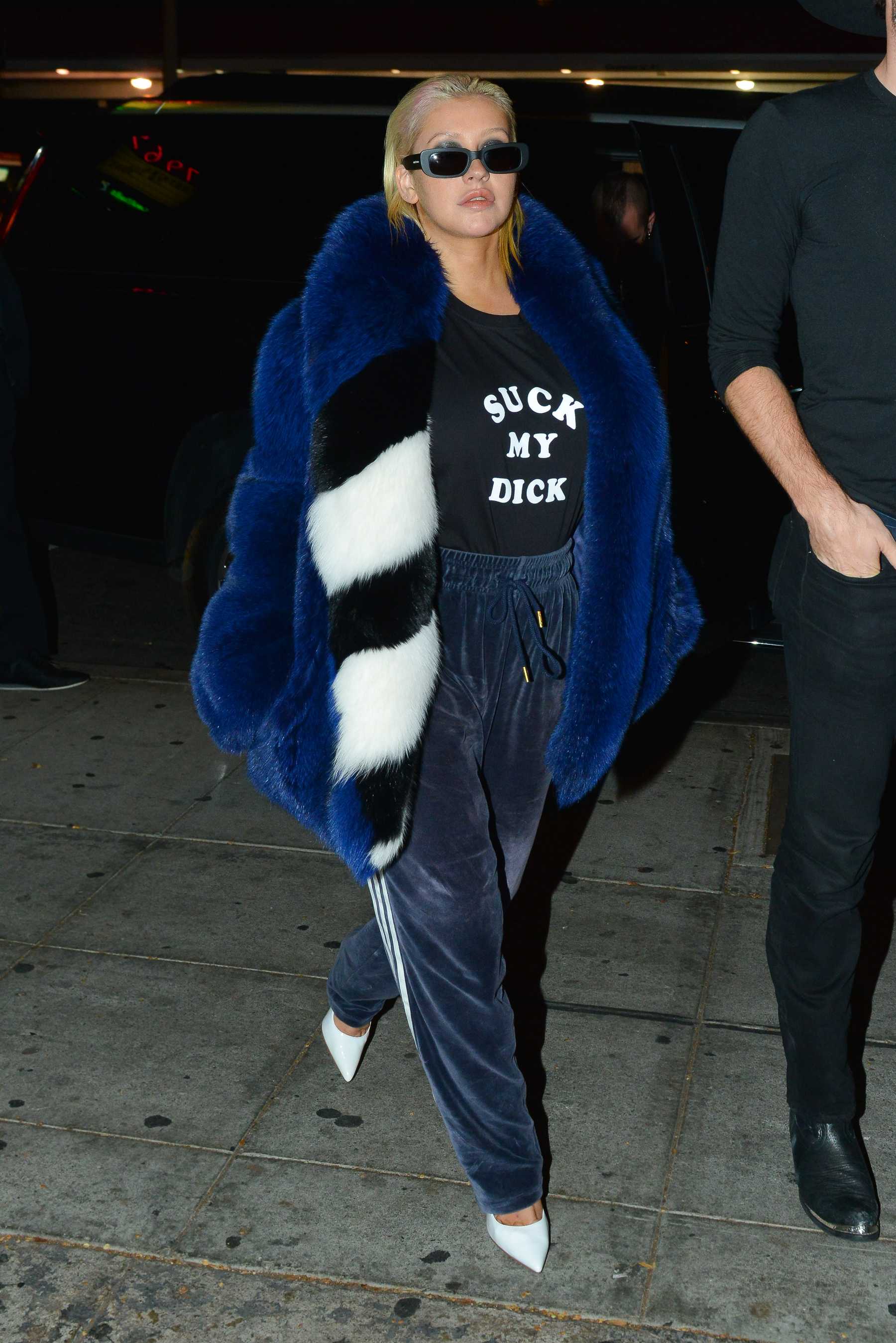 Christina_Aguilera_-_out_for_dinner_at_Delilah_restaurant_in_Hollywood_on_November_3-12.jpg