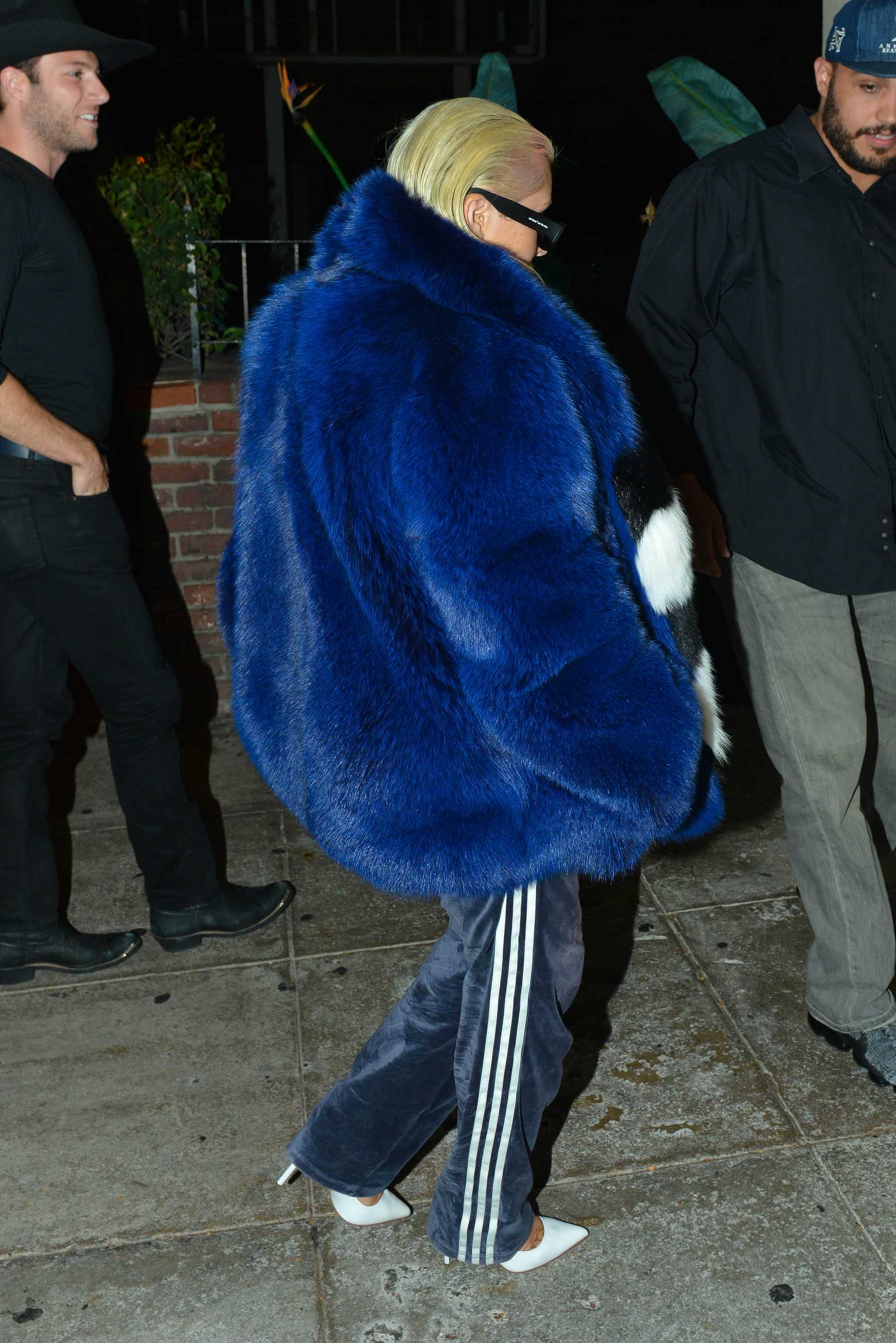 Christina_Aguilera_-_out_for_dinner_at_Delilah_restaurant_in_Hollywood_on_November_3-20.jpg