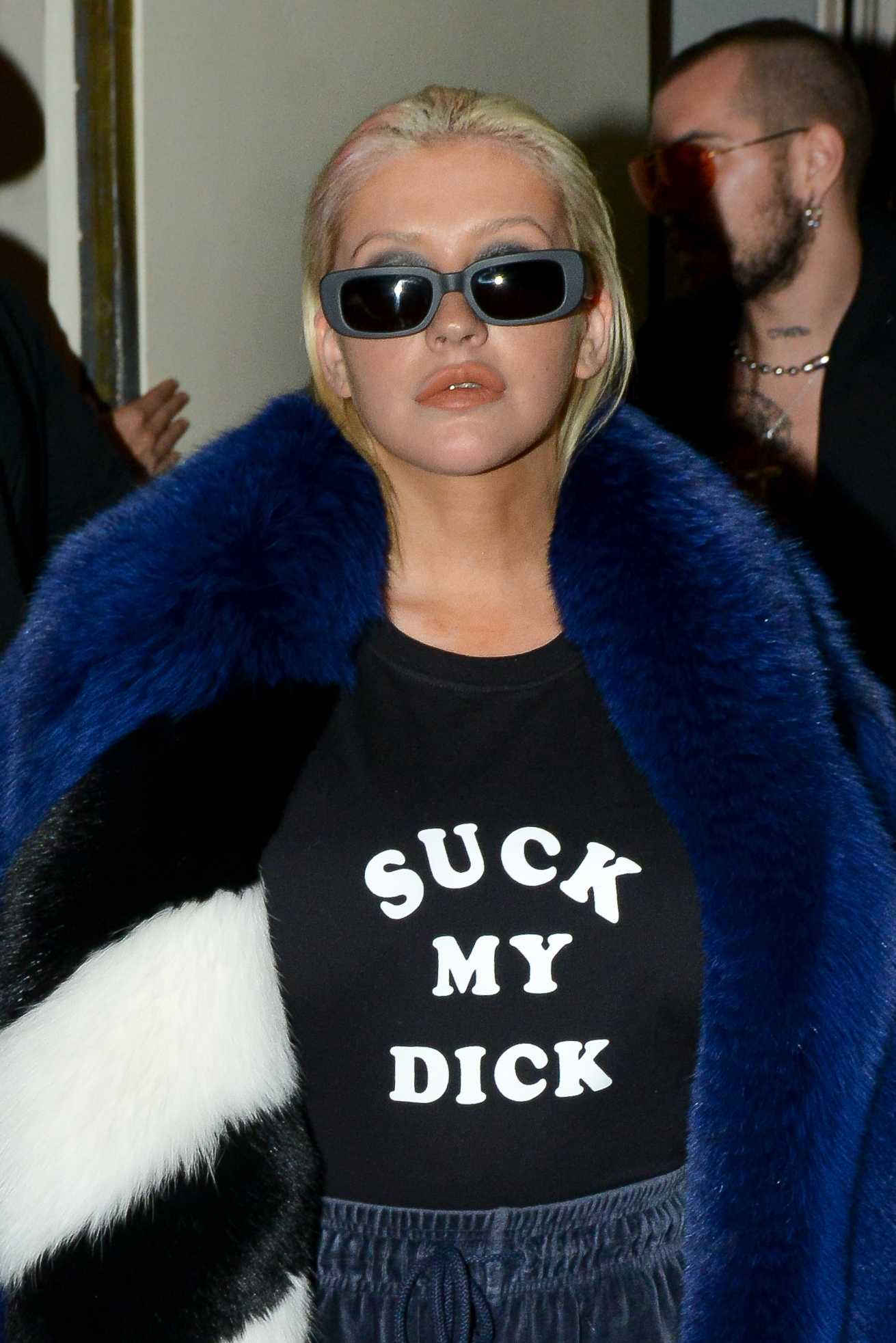 Christina_Aguilera_-_out_for_dinner_at_Delilah_restaurant_in_Hollywood_on_November_3-23.jpg