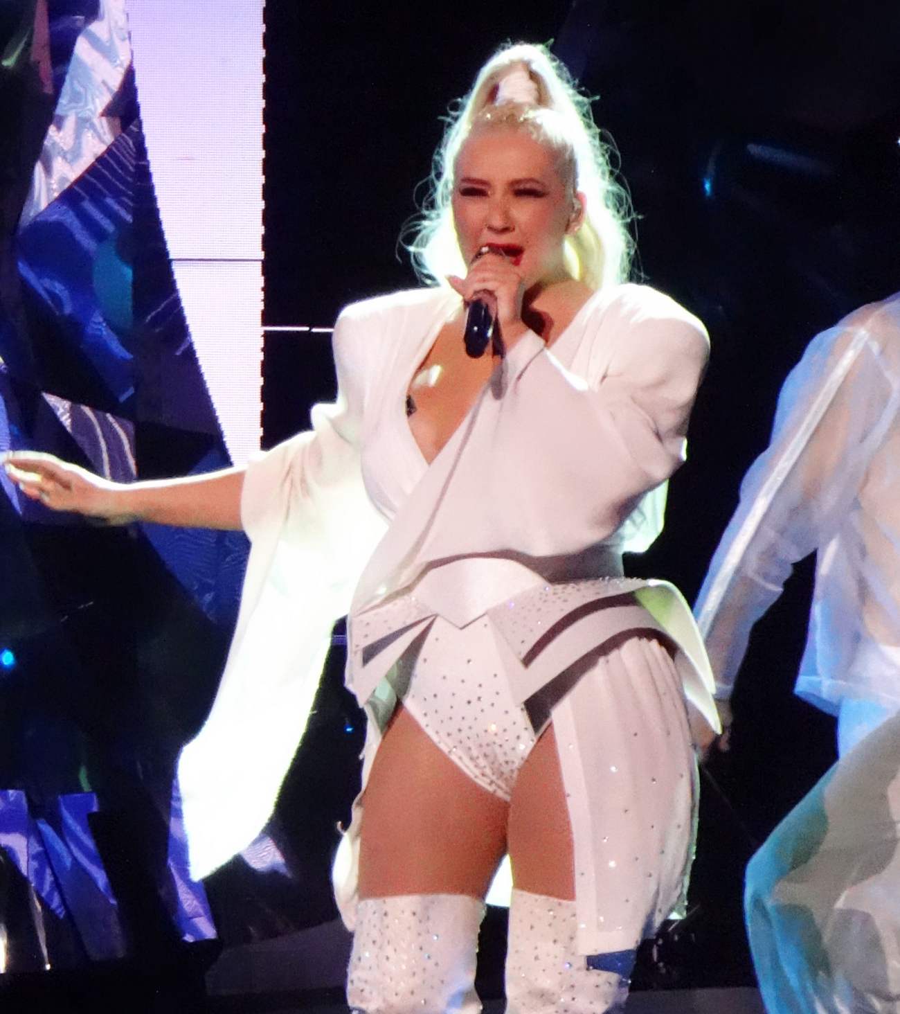 Christina_Aguilera_-_performing_for_a_New_Year_s_Eve_Performance_at_Zappos_Theatre_in_Las_Vegas2C_NV__12312019-02.jpg