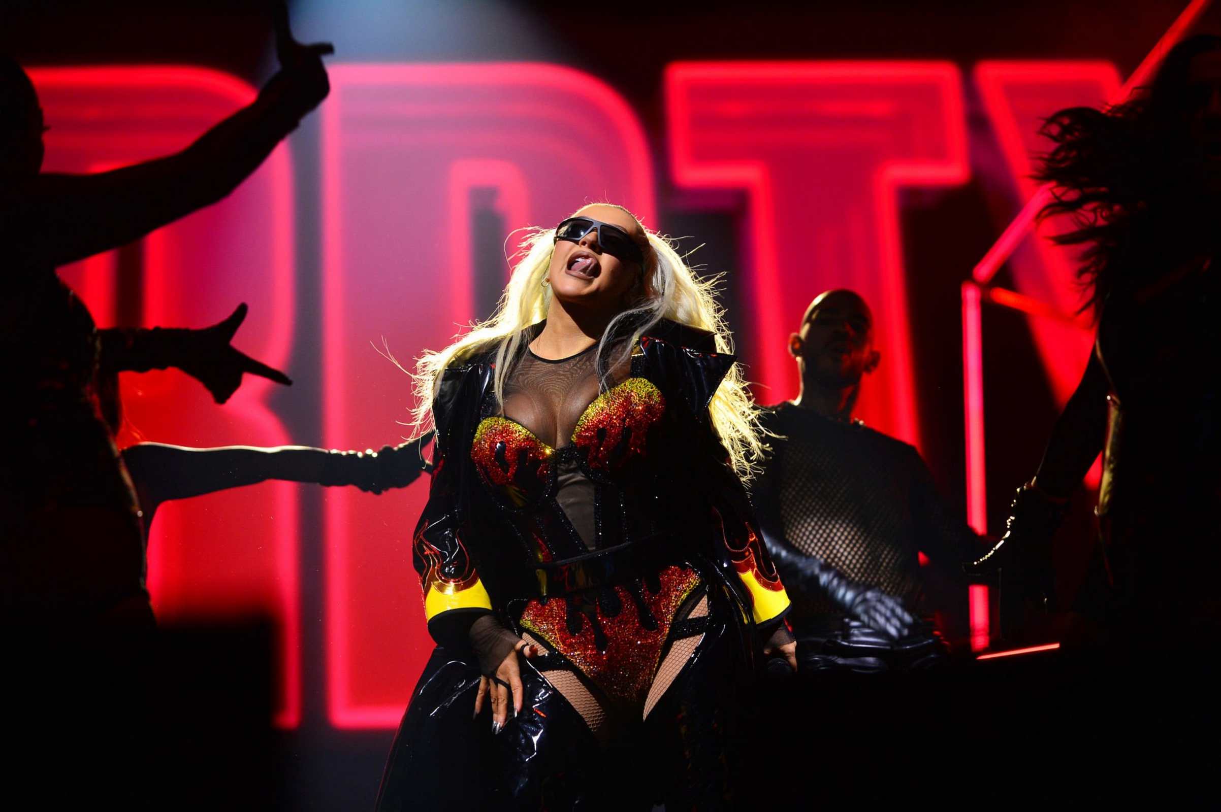 Christina_Aguilera_Performs_At_The_O2_Arena_282429.jpg