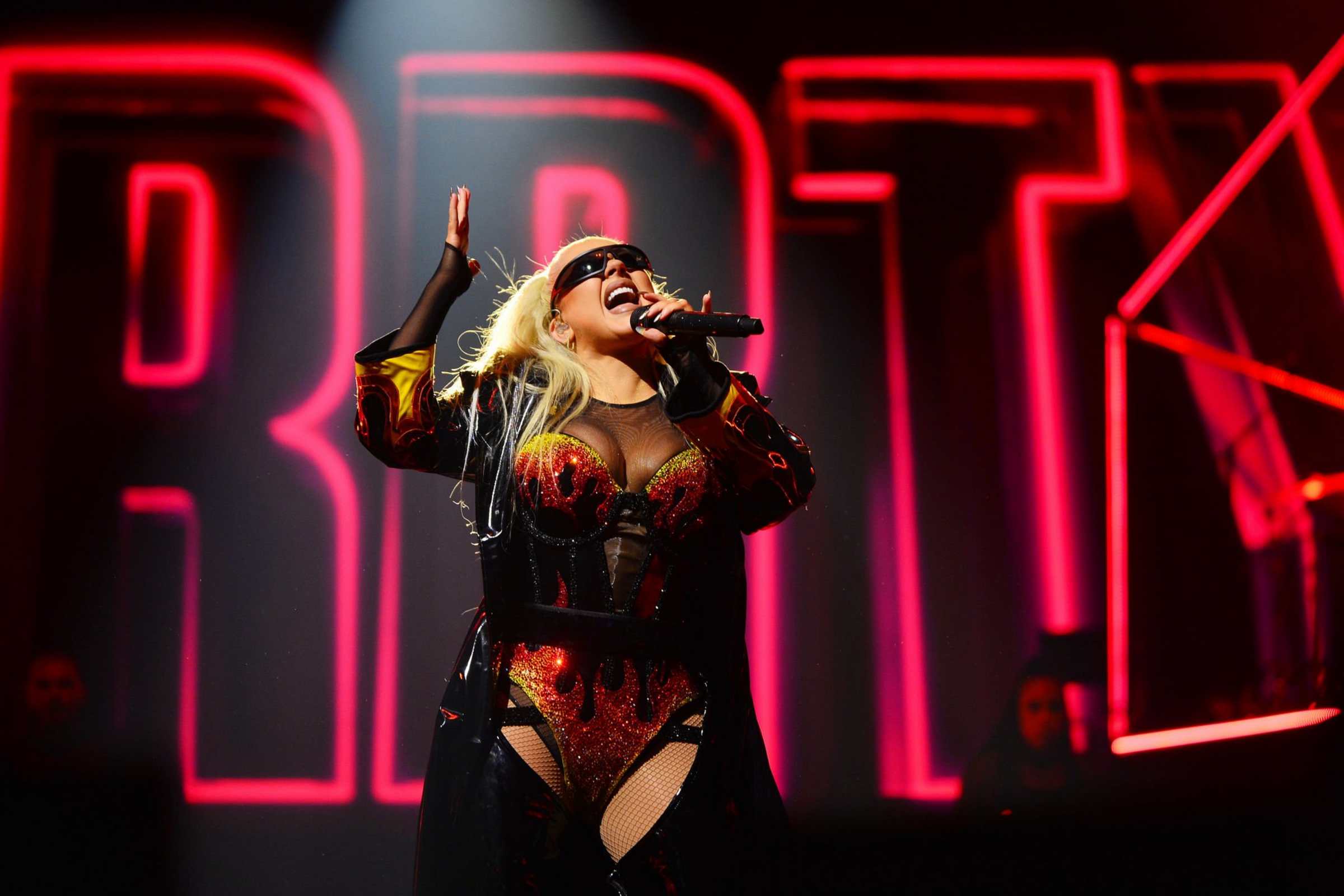 Christina_Aguilera_Performs_At_The_O2_Arena_282829.jpg