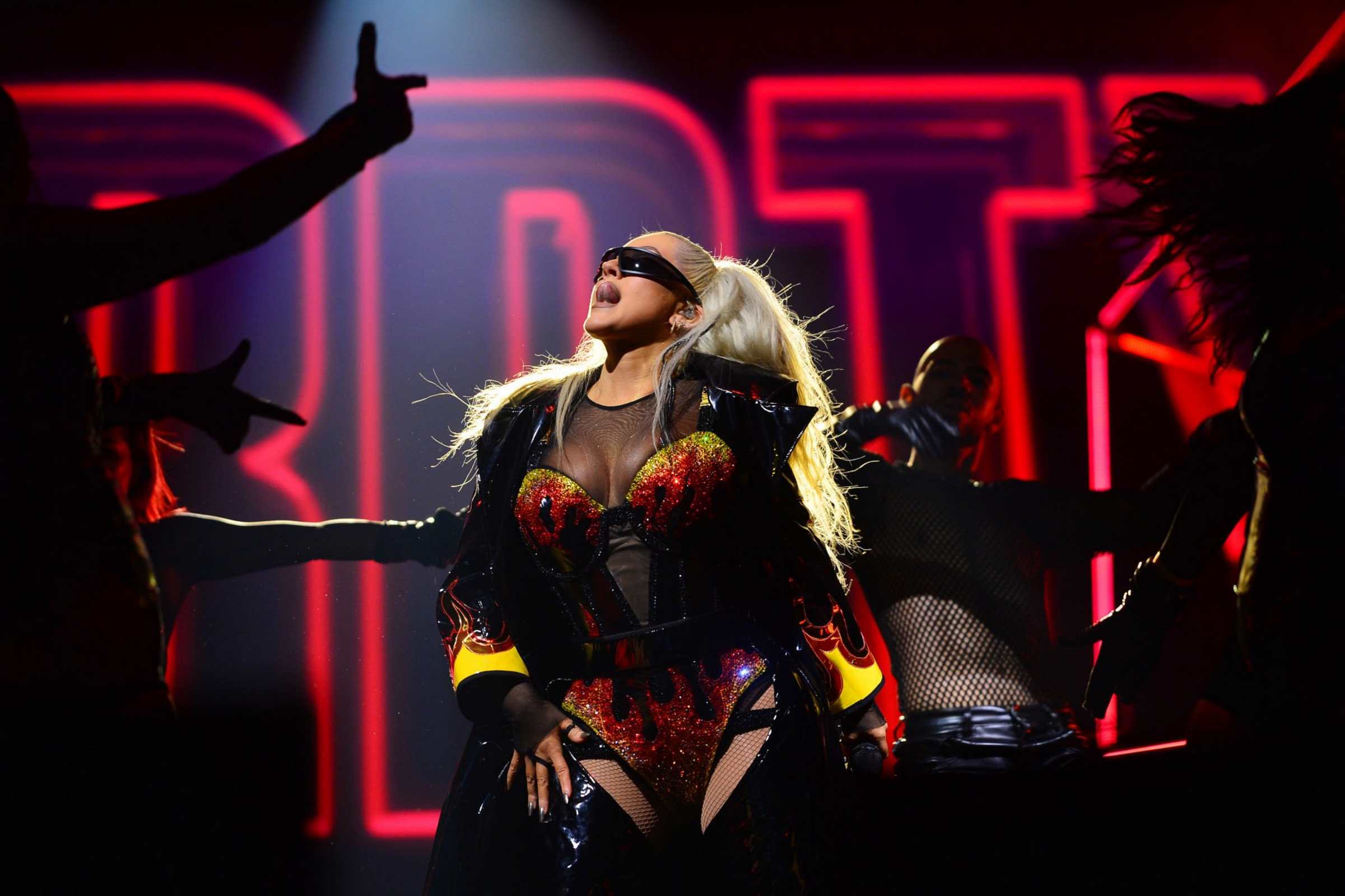 Christina_Aguilera_Performs_At_The_O2_Arena_283029.jpg