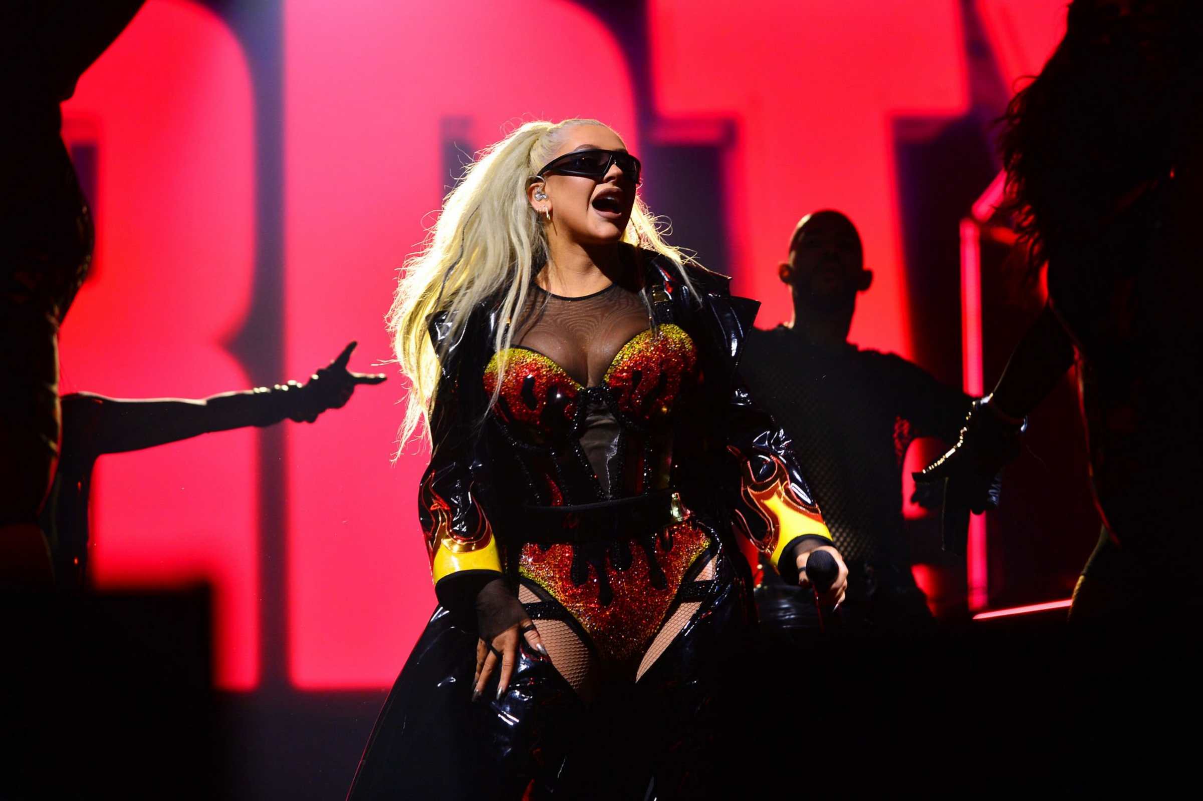 Christina_Aguilera_Performs_At_The_O2_Arena_283129.jpg