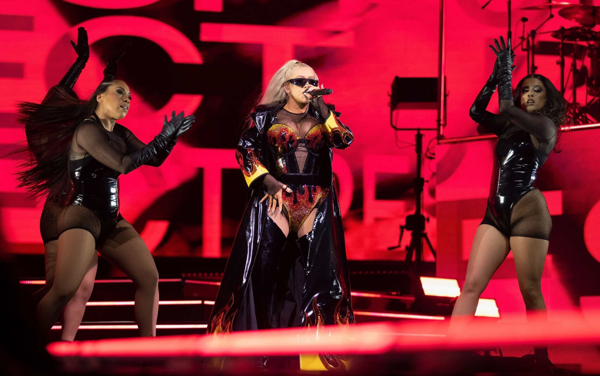 Christina_Aguilera_Performs_At_The_O2_Arena_28429.jpg