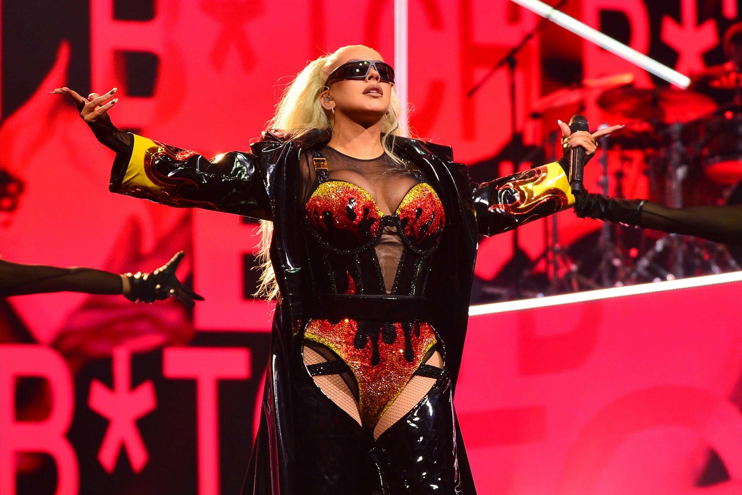 Christina_Aguilera_Performs_At_The_O2_Arena_284829.jpg