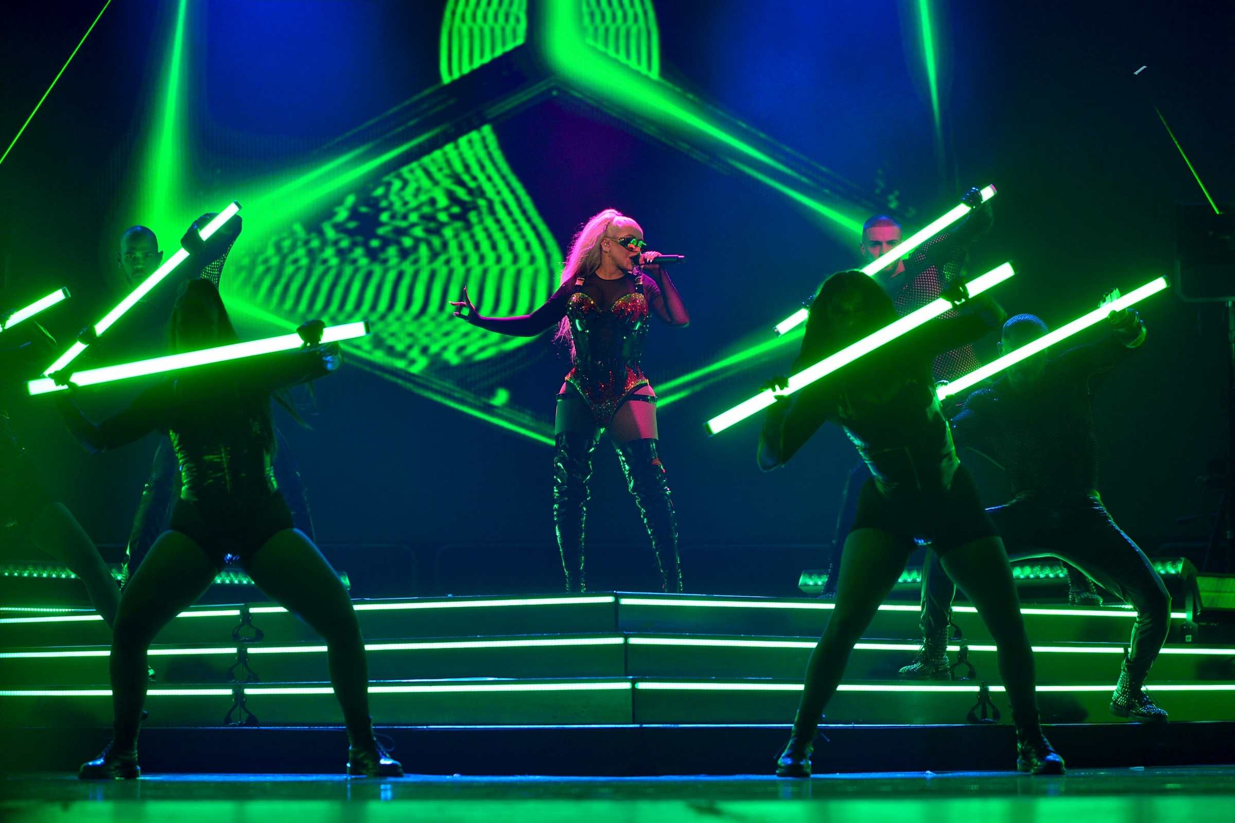 Christina_Aguilera_Performs_At_The_O2_Arena_285229.jpg