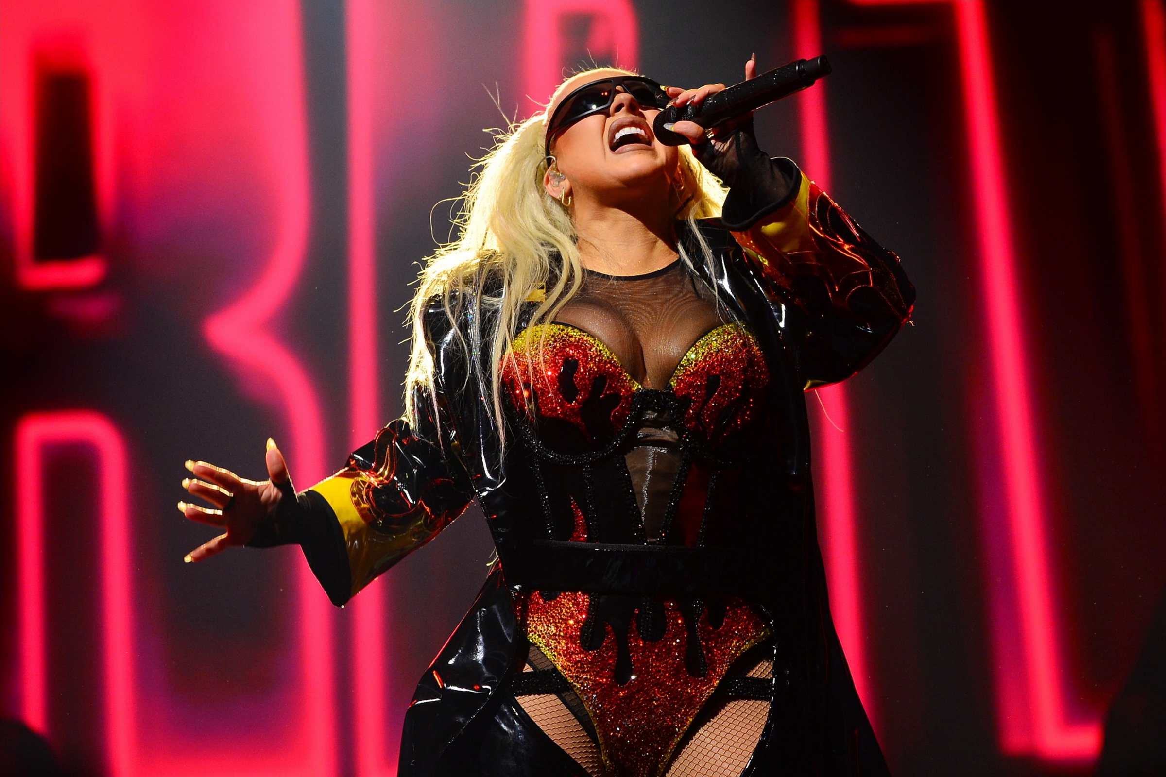 Christina_Aguilera_Performs_At_The_O2_Arena_285829.jpg
