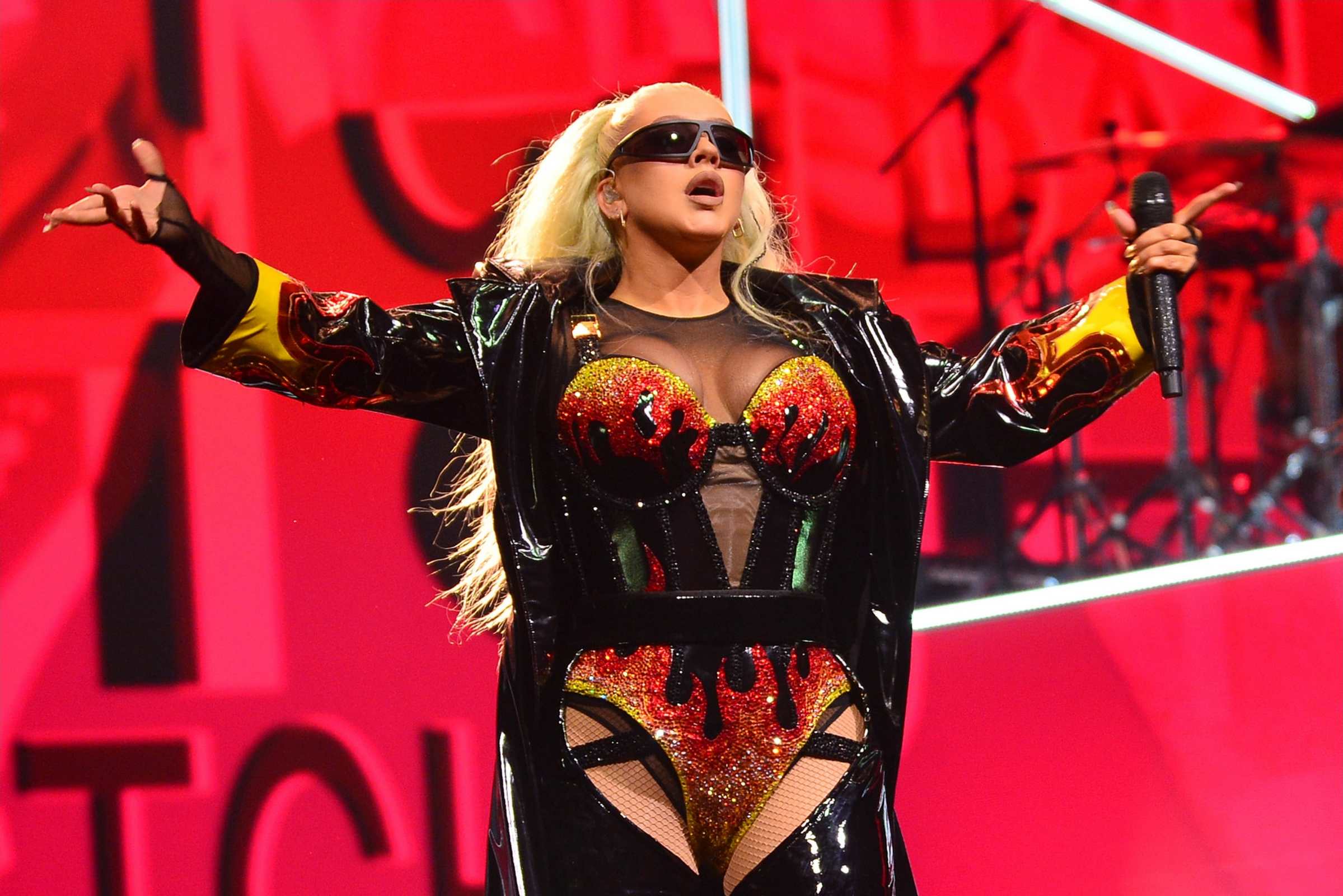 Christina_Aguilera_Performs_At_The_O2_Arena_286129.jpg