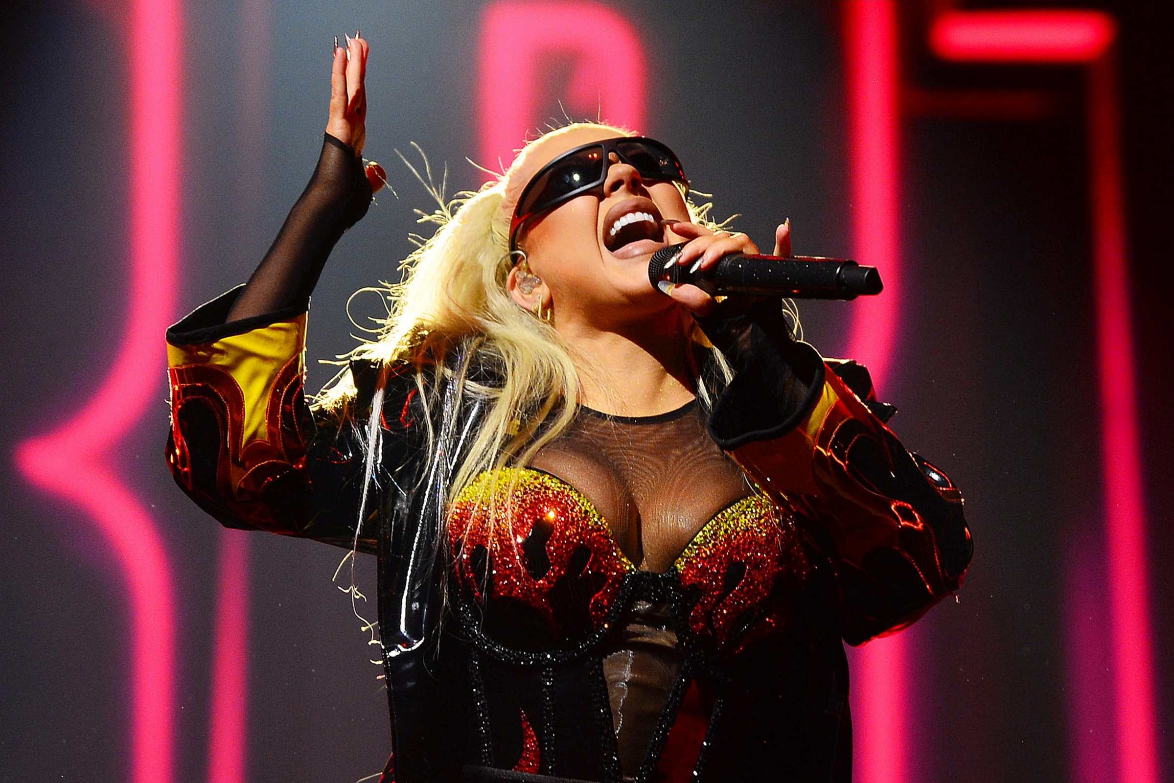Christina_Aguilera_Performs_At_The_O2_Arena_286729.jpg
