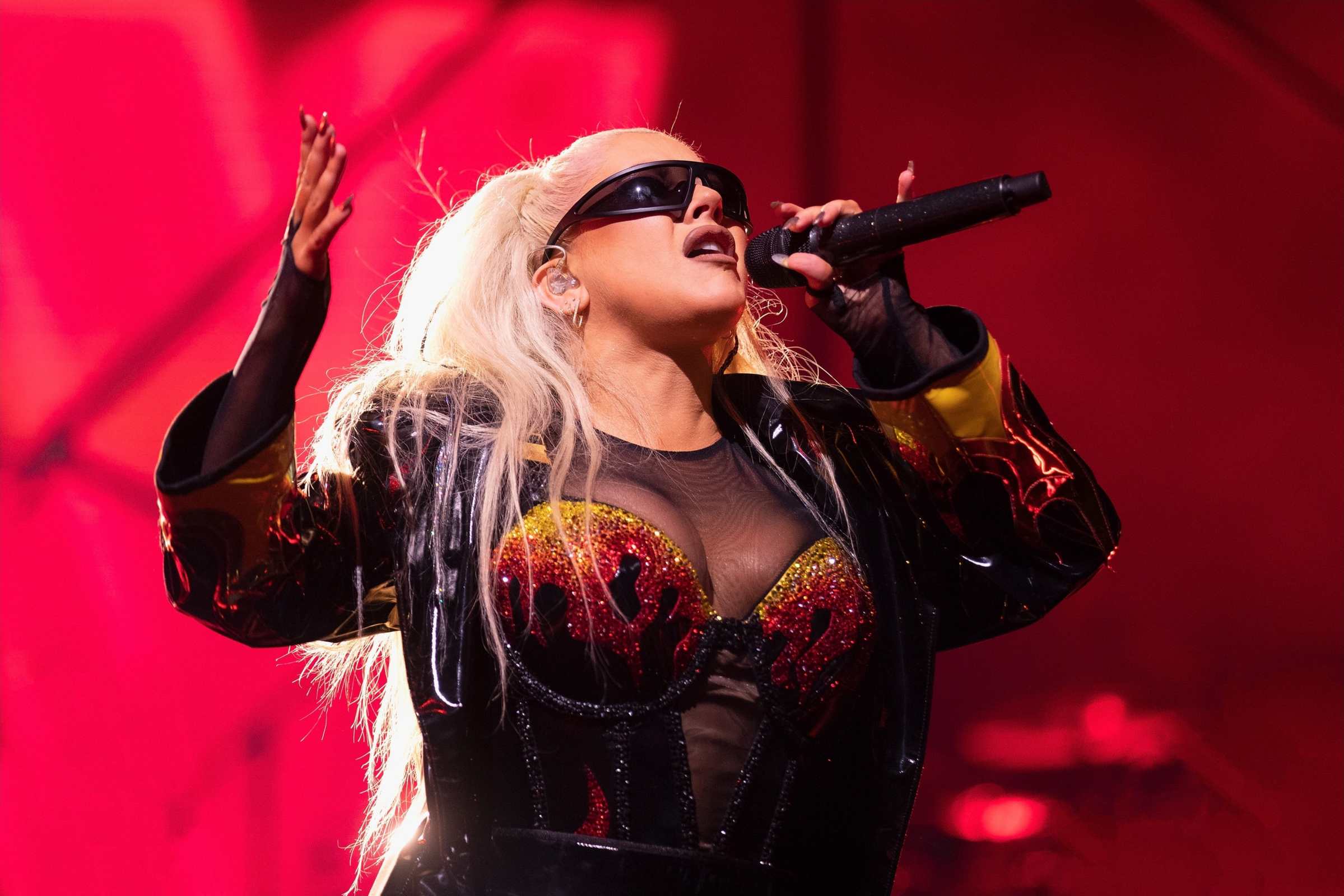 Christina_Aguilera_Performs_At_The_O2_Arena_287029.jpg