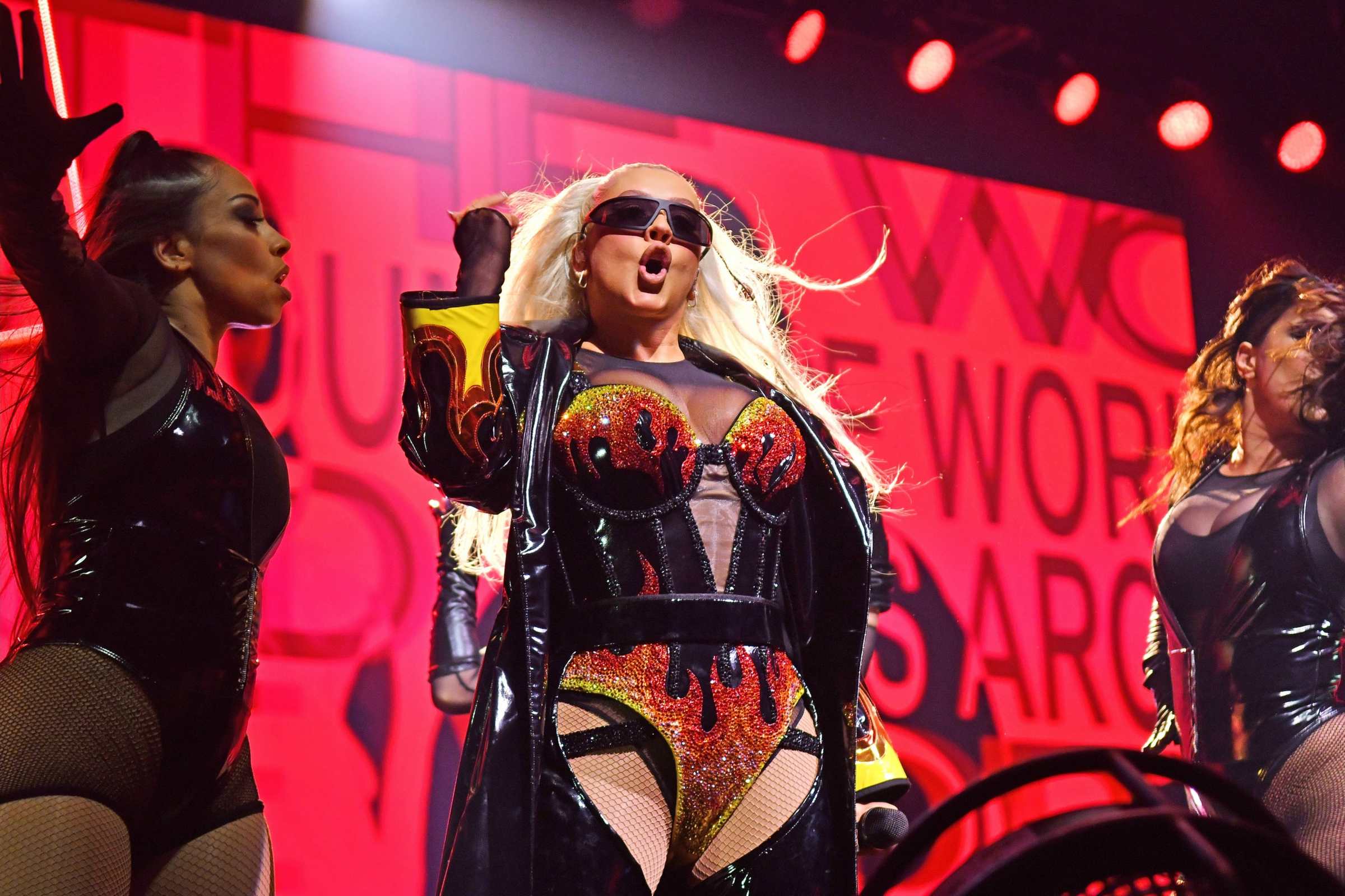 Christina_Aguilera_Performs_At_The_O2_Arena_287729.jpg