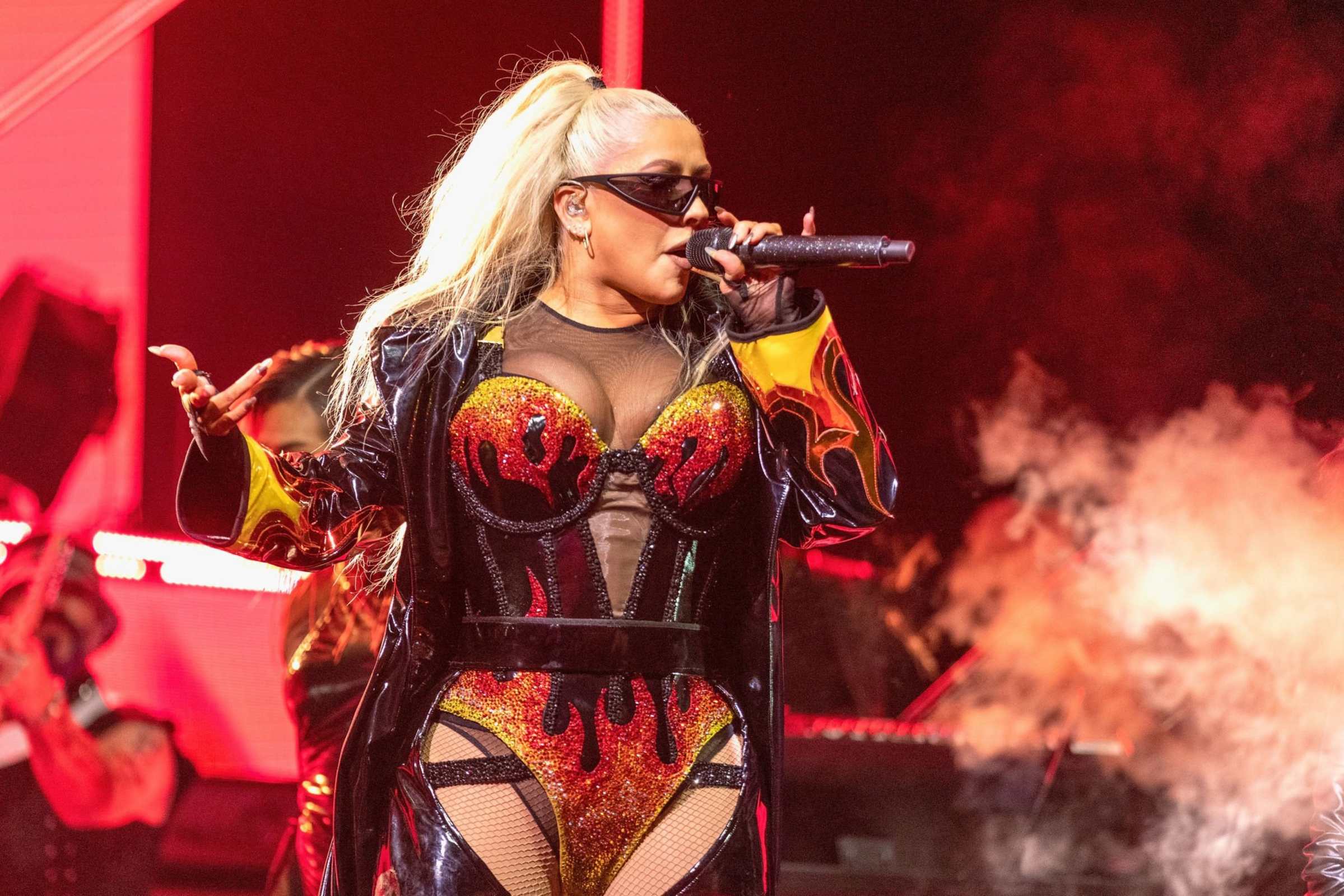 Christina_Aguilera_Performs_At_The_O2_Arena_28829.jpg