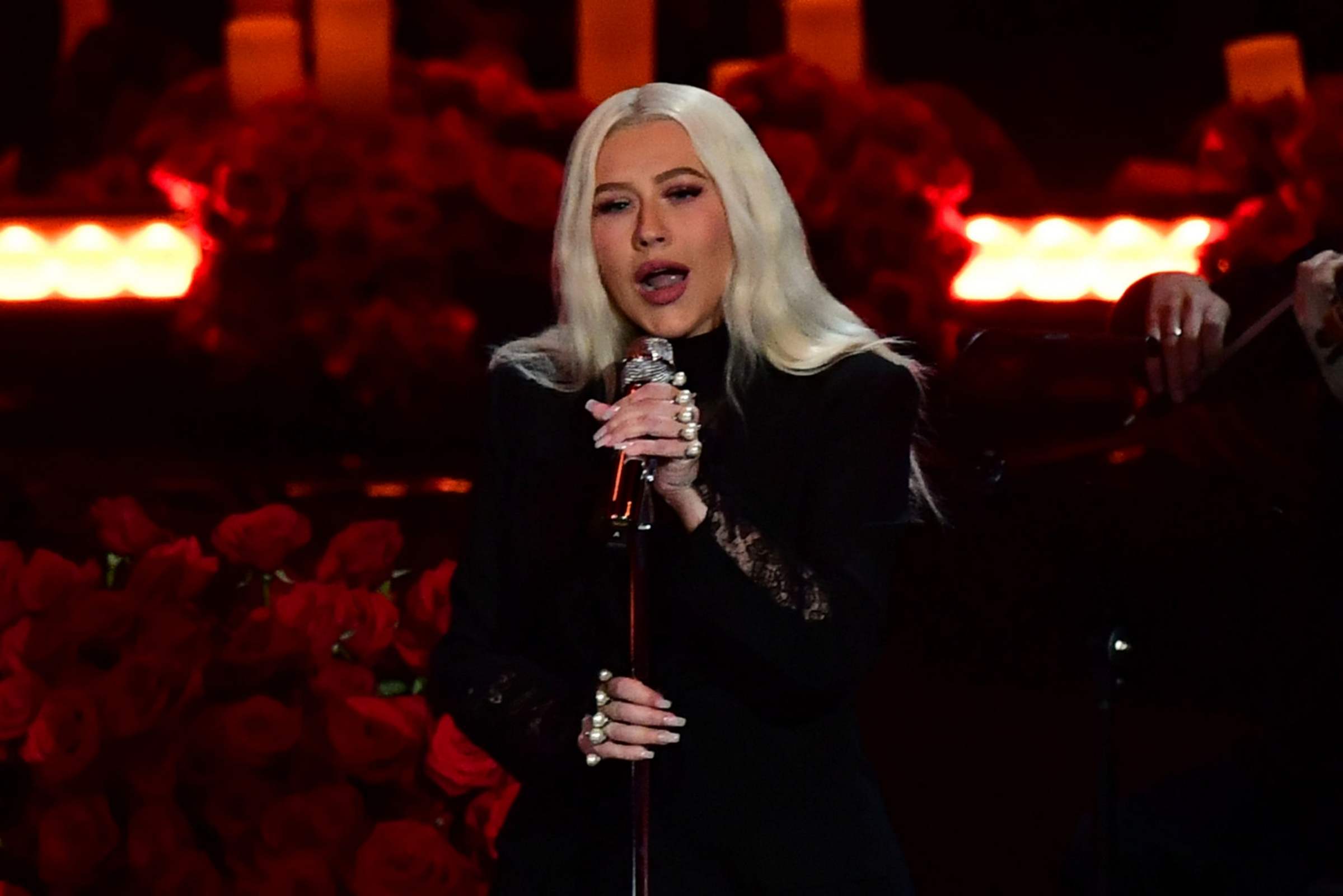 Christina_Aguilera_Performs_at_A_Celebration_of_Life_for_Kobe_and_Gianna_Bryant_-_February_24-03.jpg