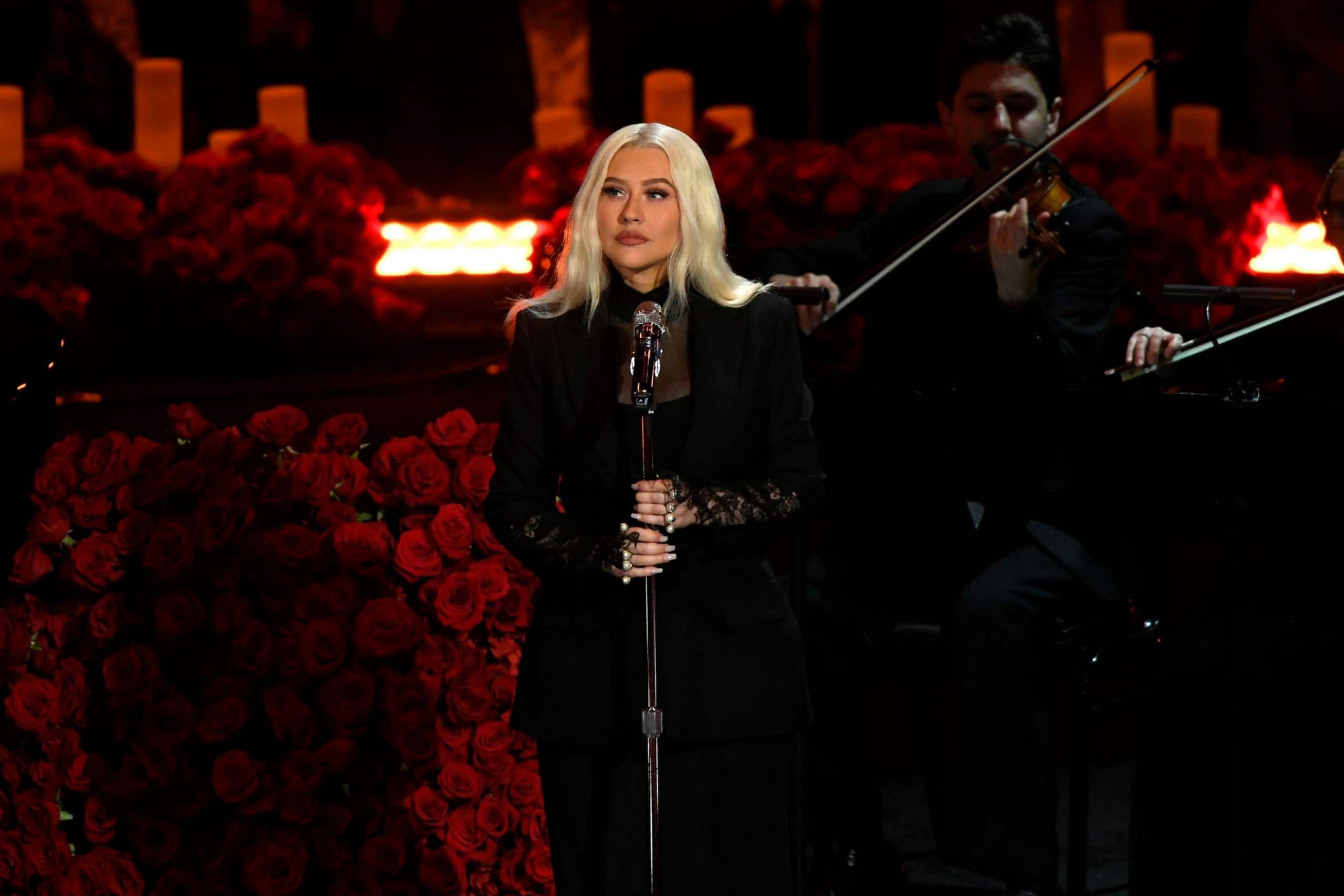 Christina_Aguilera_Performs_at_A_Celebration_of_Life_for_Kobe_and_Gianna_Bryant_-_February_24-04.jpg
