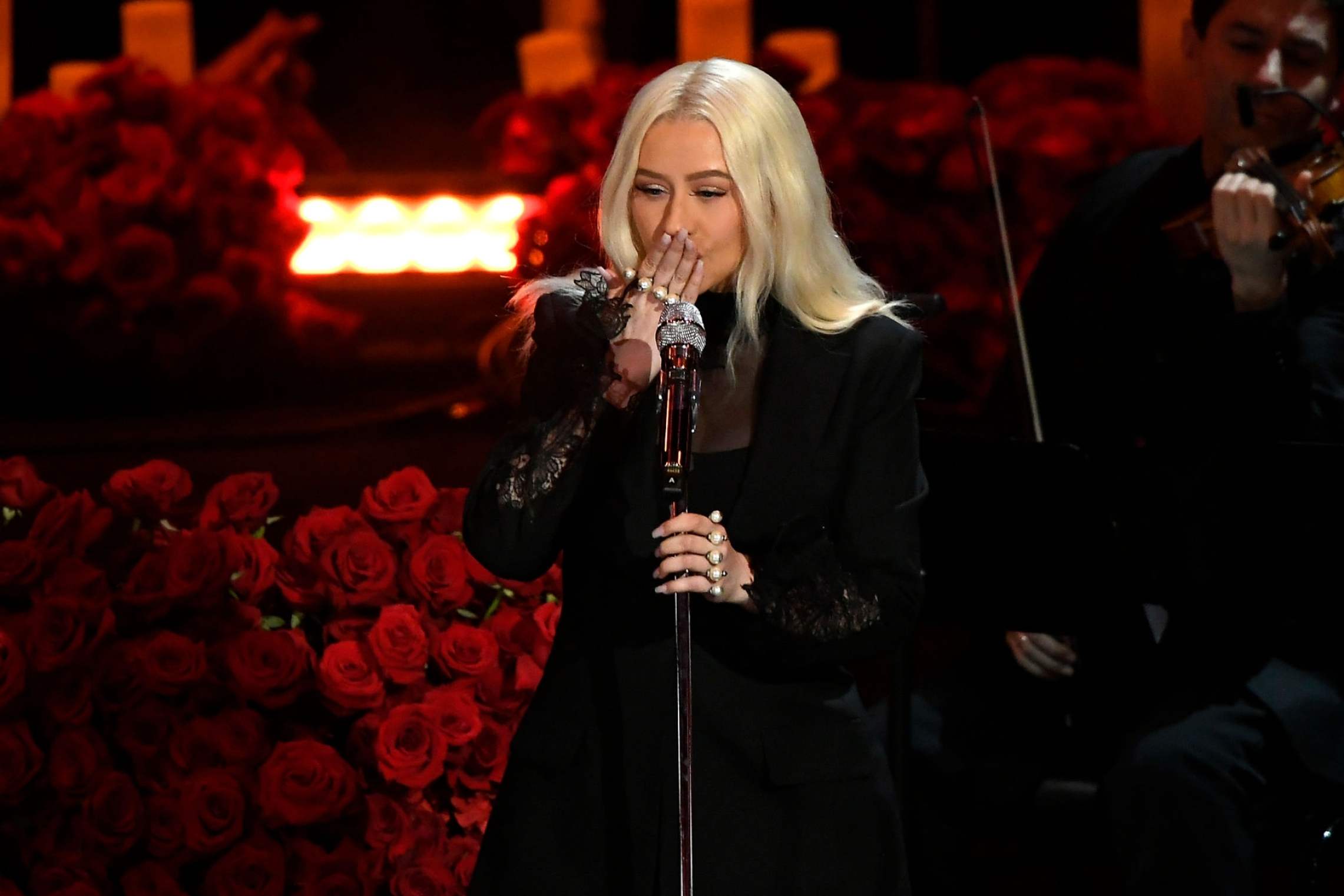 Christina_Aguilera_Performs_at_A_Celebration_of_Life_for_Kobe_and_Gianna_Bryant_-_February_24-08.jpg