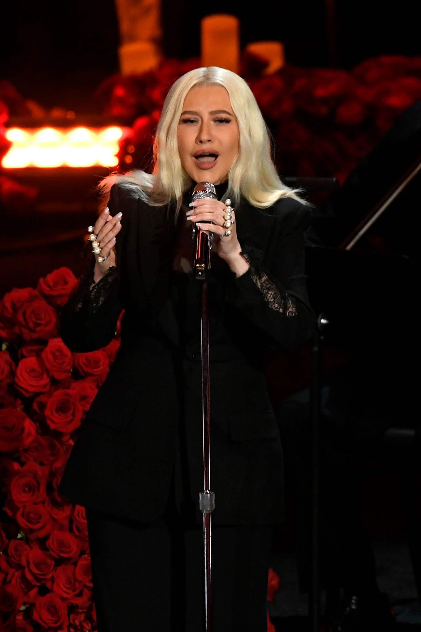 Christina_Aguilera_Performs_at_A_Celebration_of_Life_for_Kobe_and_Gianna_Bryant_-_February_24-09.jpg