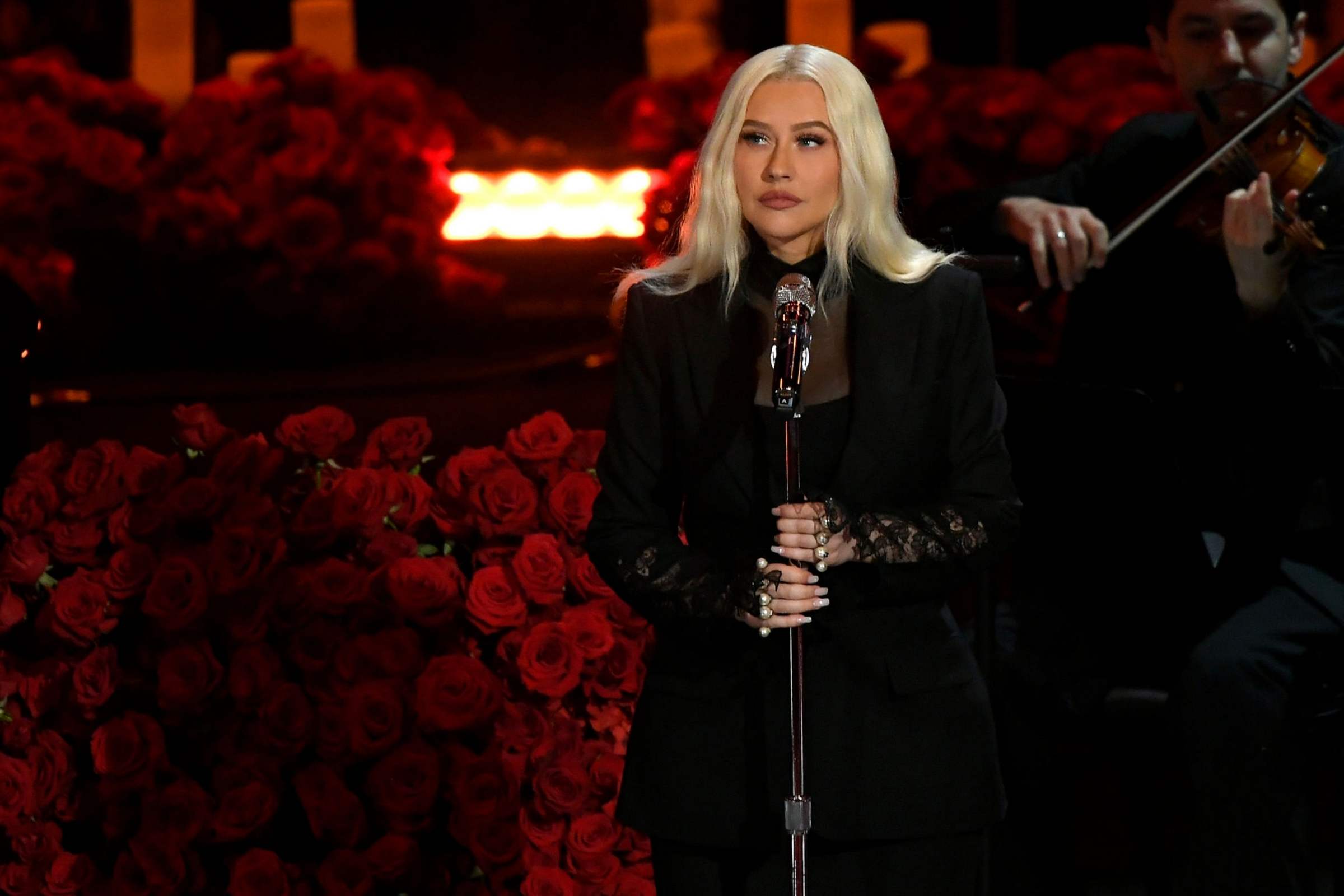 Christina_Aguilera_Performs_at_A_Celebration_of_Life_for_Kobe_and_Gianna_Bryant_-_February_24-14.jpg