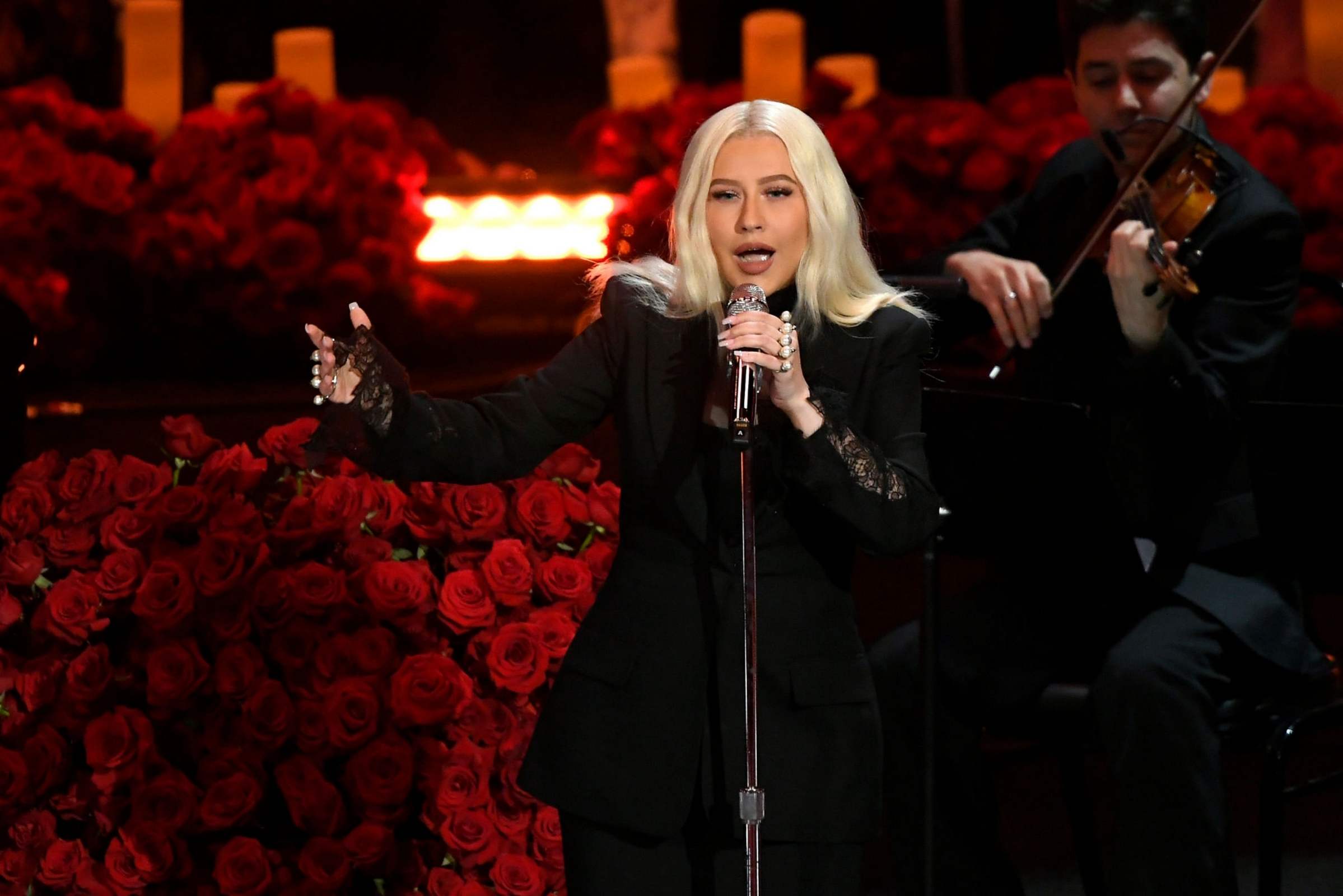Christina_Aguilera_Performs_at_A_Celebration_of_Life_for_Kobe_and_Gianna_Bryant_-_February_24-15.jpg