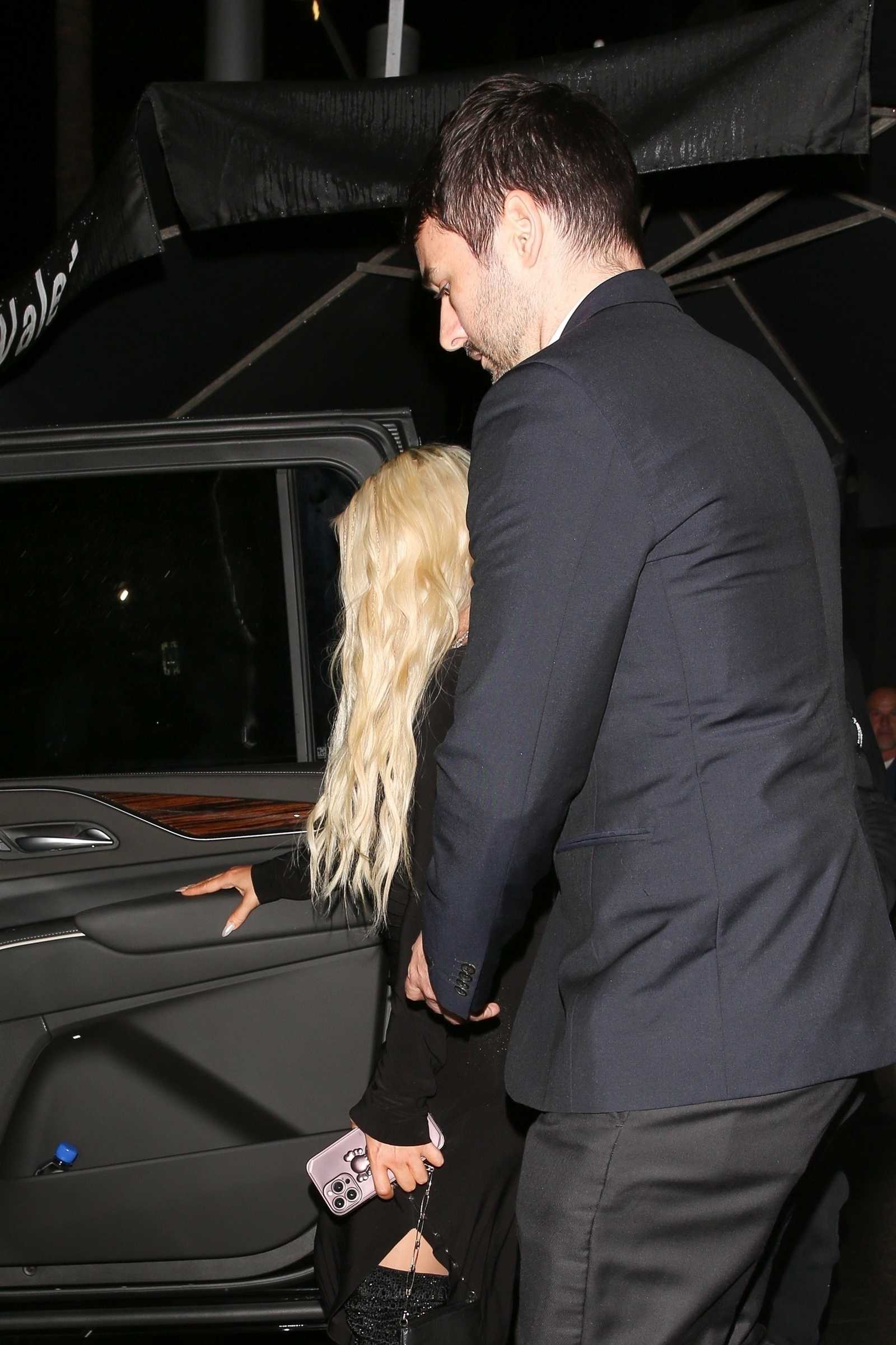 Christina_Aguilera_and_Matthew_Rutler_leaving_dinner_at_Avra_Restaurant_in_Beverly_Hills_-_September_102C_202210.jpg