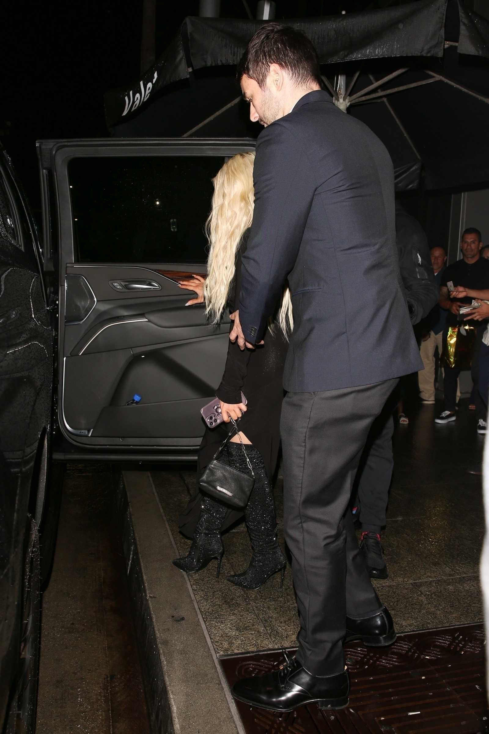 Christina_Aguilera_and_Matthew_Rutler_leaving_dinner_at_Avra_Restaurant_in_Beverly_Hills_-_September_102C_202211.jpg