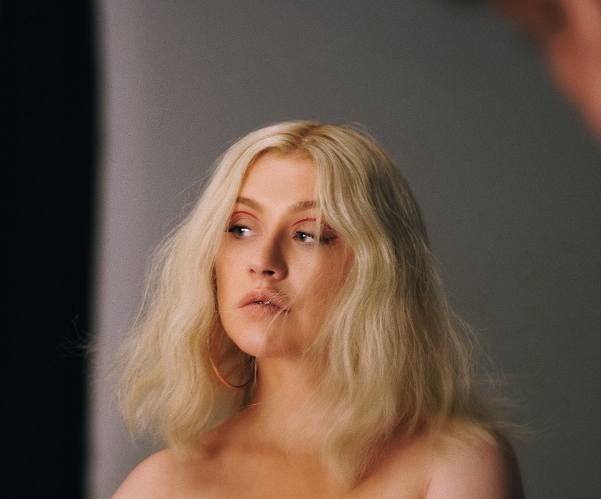 Cosmopolitan_BTS_2018-04.jpg