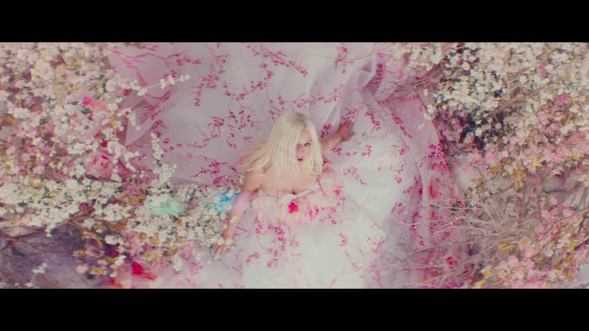 Fall_On_Me_MV-101.jpg