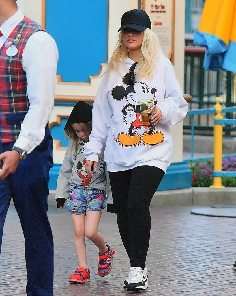 In_DisneyLand_-_May_7-02.jpg