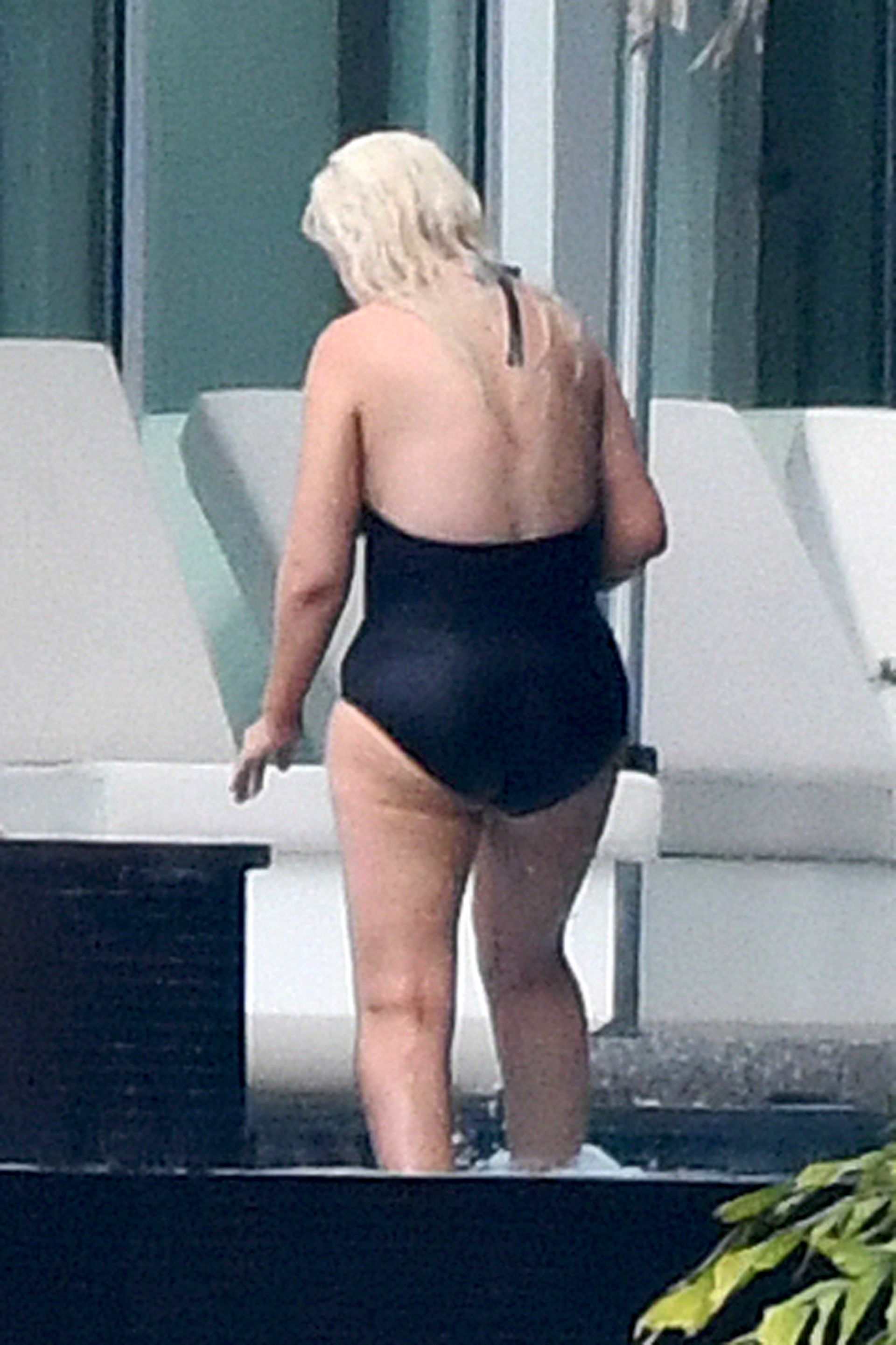 In_Miami_-_February_12_05.jpg