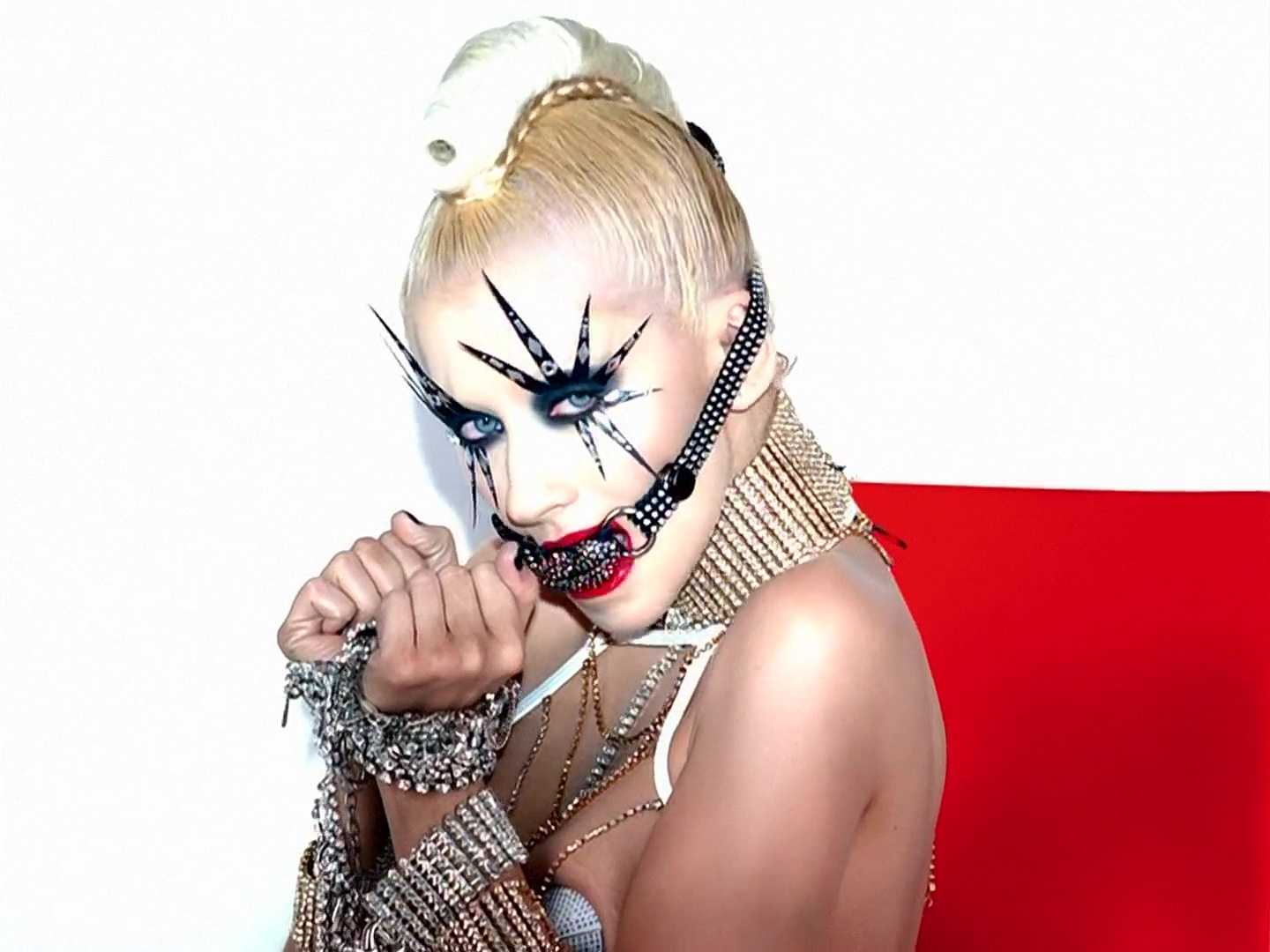 Music_Video_-_Not_myself_tonight-41.jpg