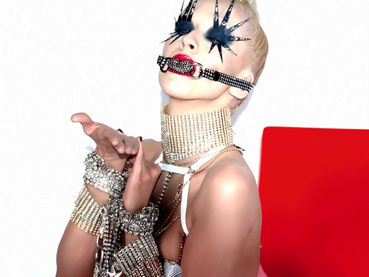 Music_Video_-_Not_myself_tonight-43.jpg
