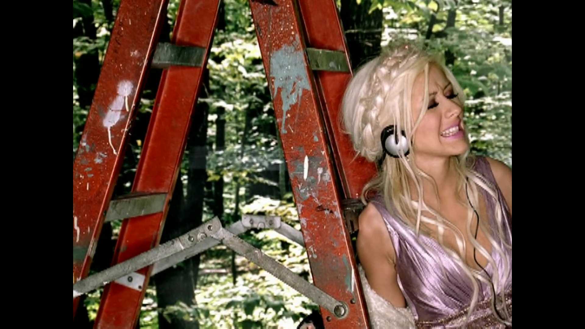 Music_Video_-_Pero_Me_Acuerdo_De_Ti-45.jpg