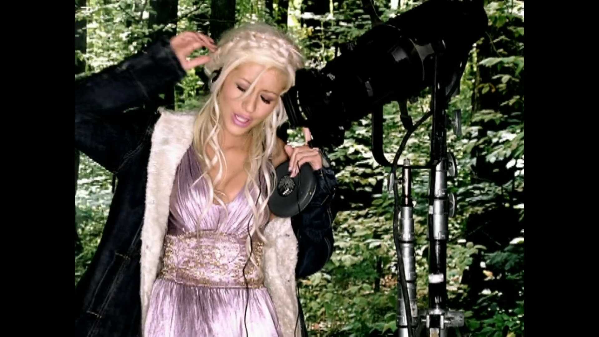 Music_Video_-_Pero_Me_Acuerdo_De_Ti-59.jpg