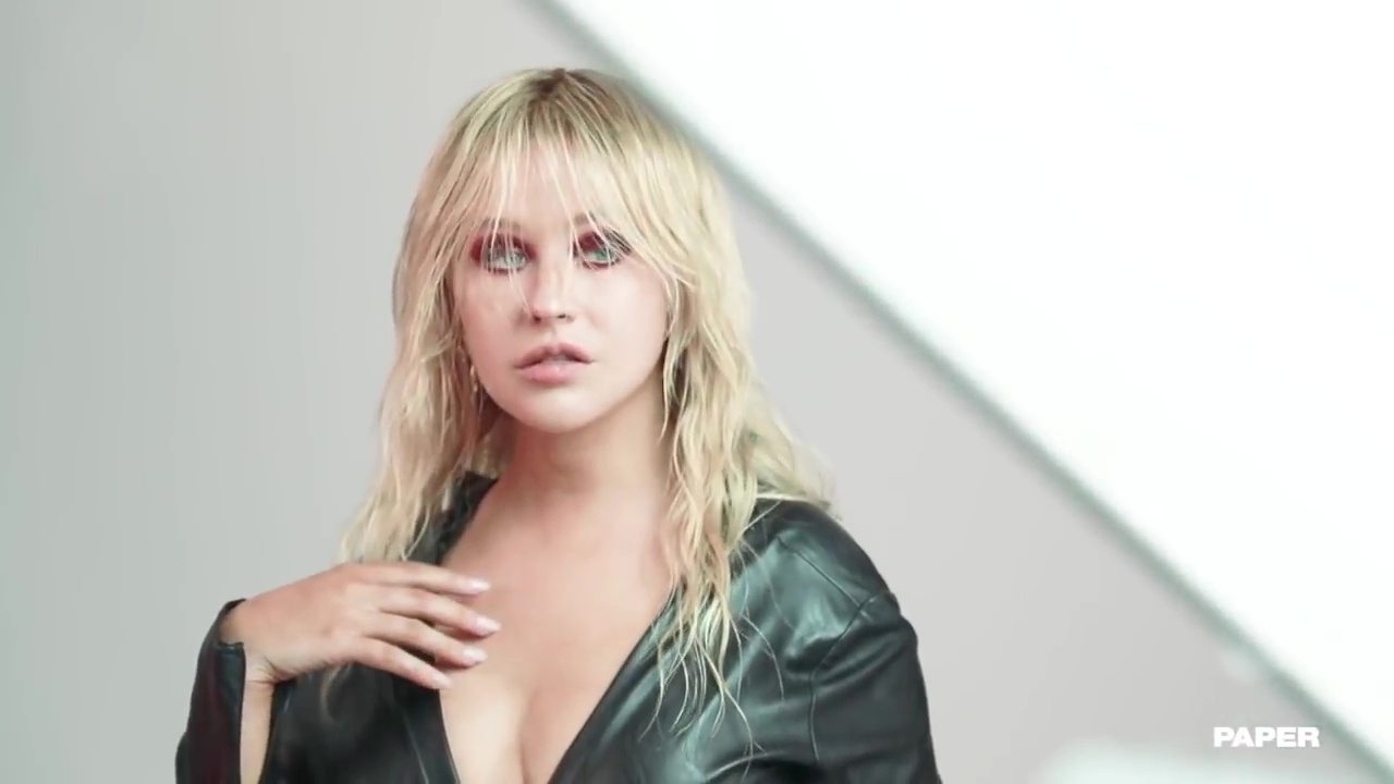 Paper_Magazine_Interview_2018_28Chapter_one_Feminism29-09.jpg