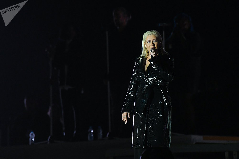 Performing_at_Azerbaijan_F1_Grand_Prix_-_April_29-04.jpg