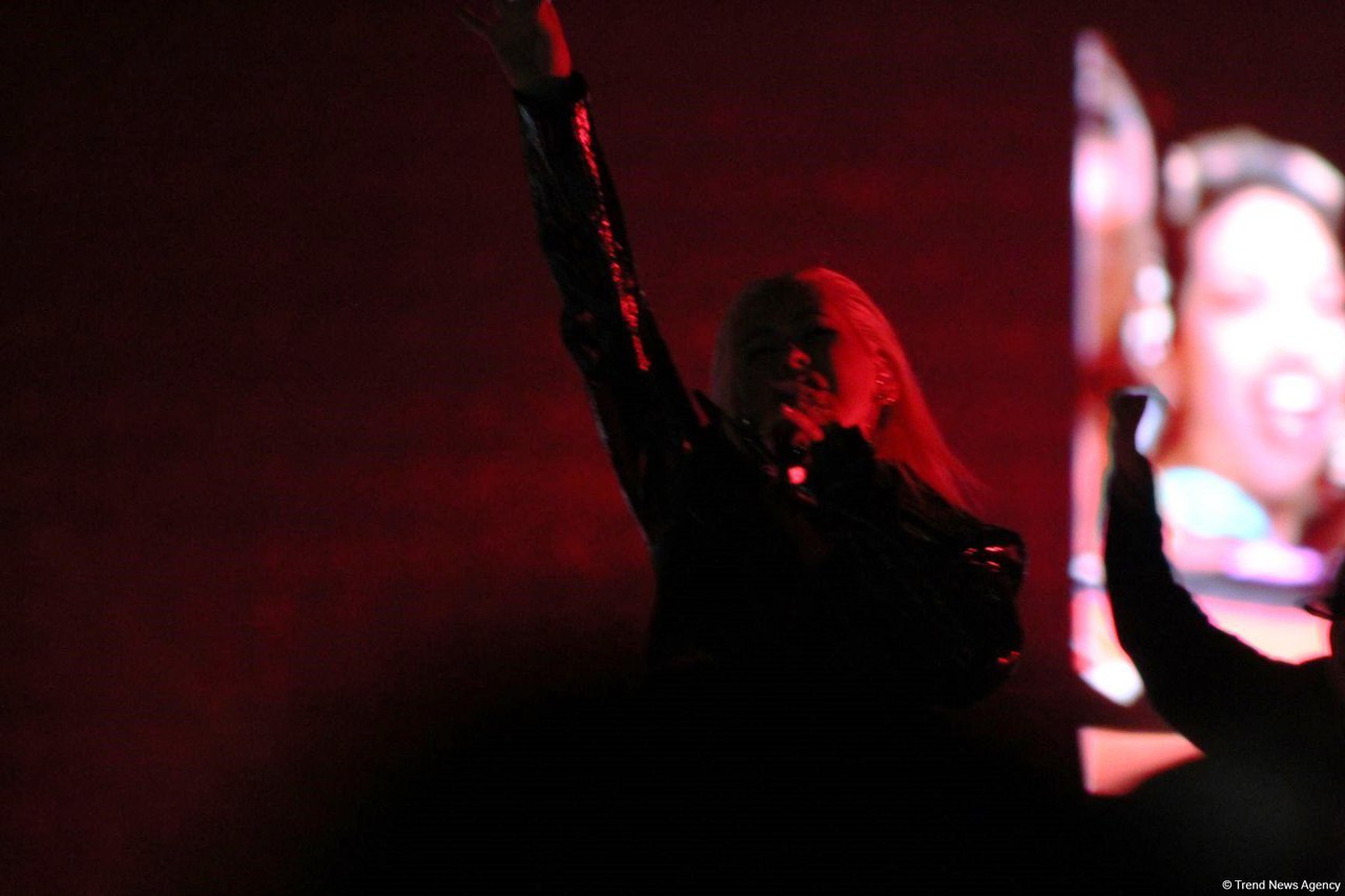 Performing_at_Azerbaijan_F1_Grand_Prix_-_April_29-06.jpg